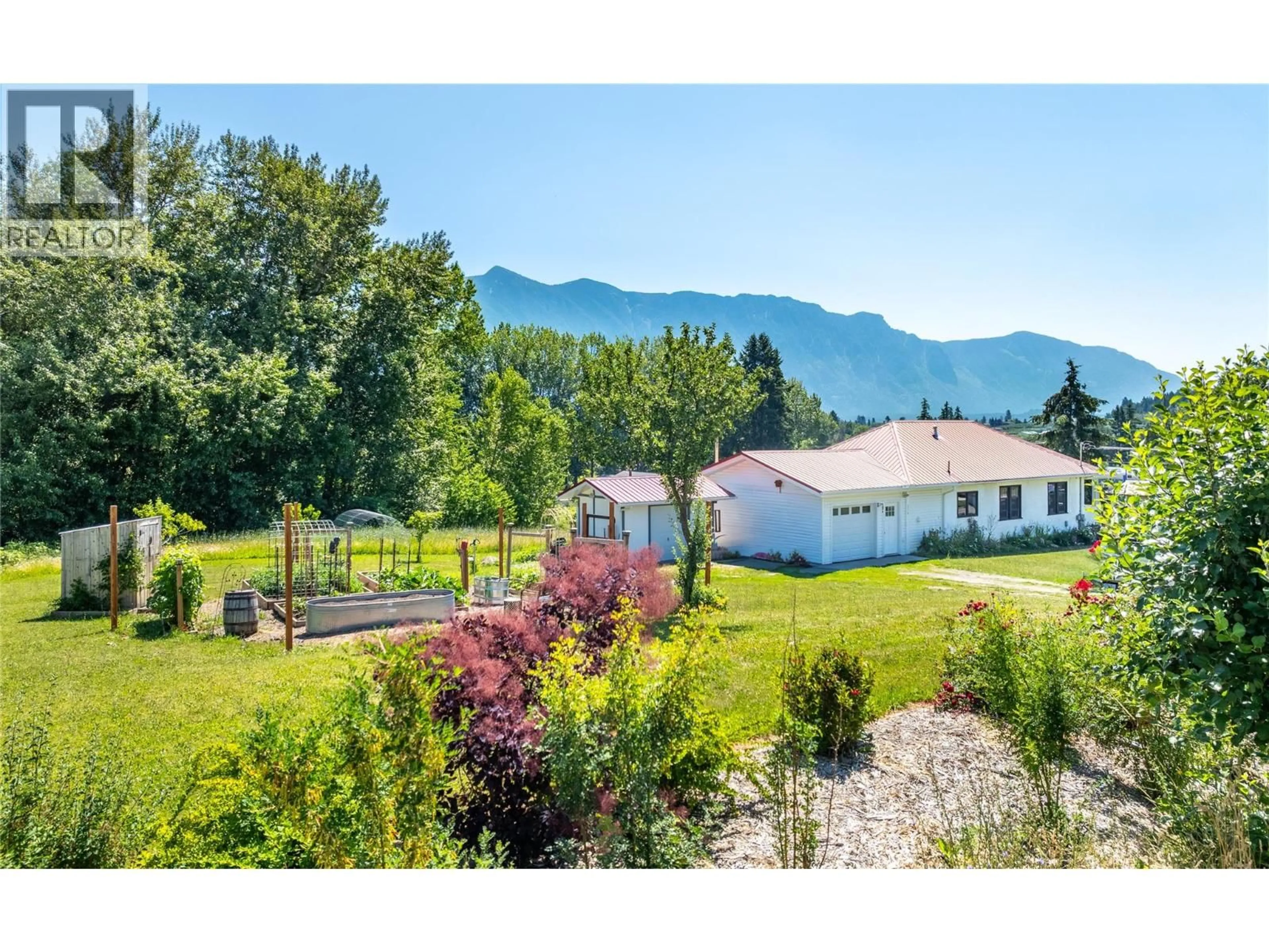 A pic from outside/outdoor area/front of a property/back of a property/a pic from drone, mountain view for 216 27TH AVENUE, Creston British Columbia V0B1G0