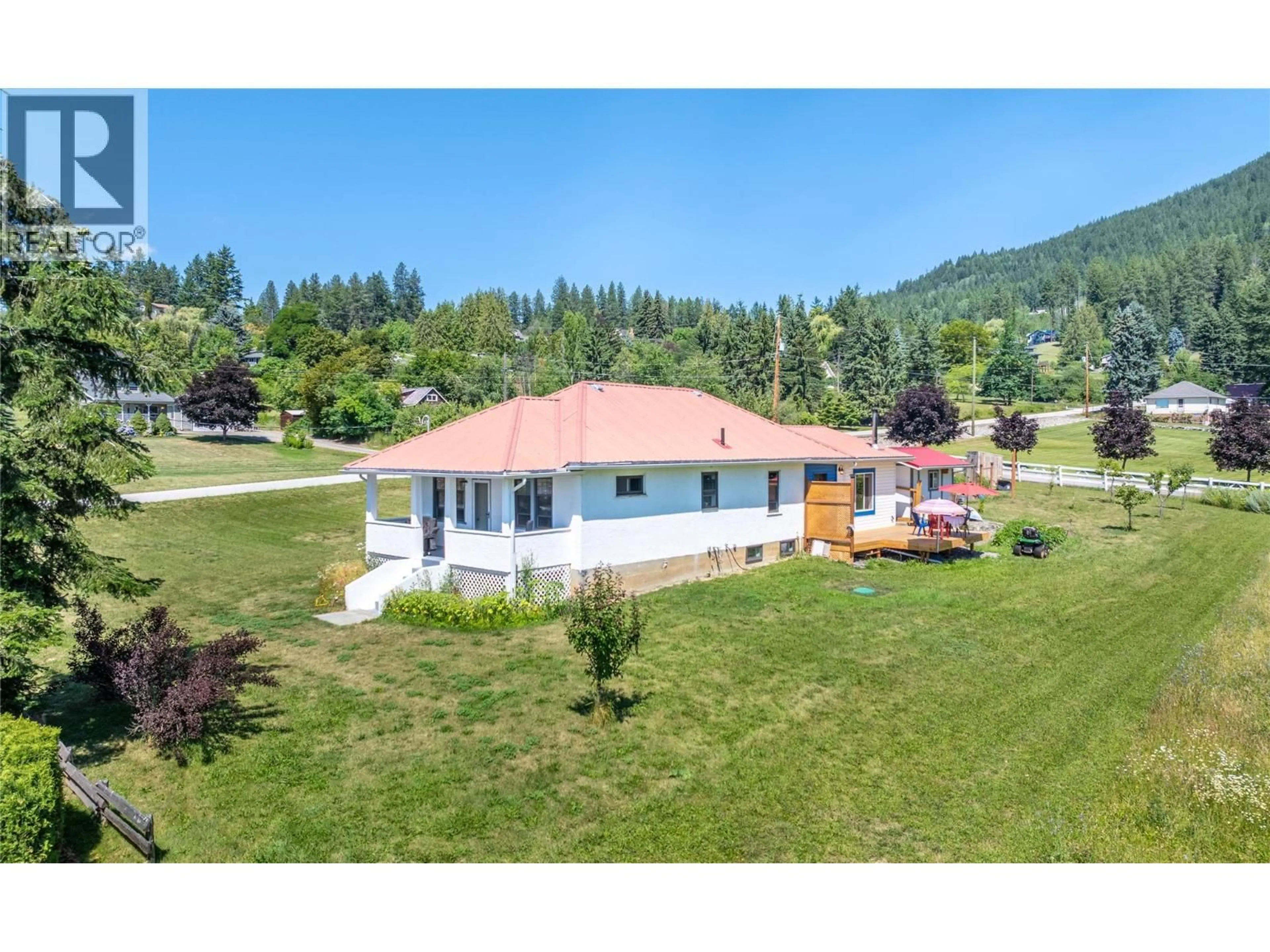 A pic from outside/outdoor area/front of a property/back of a property/a pic from drone, mountain view for 216 27TH AVENUE, Creston British Columbia V0B1G0