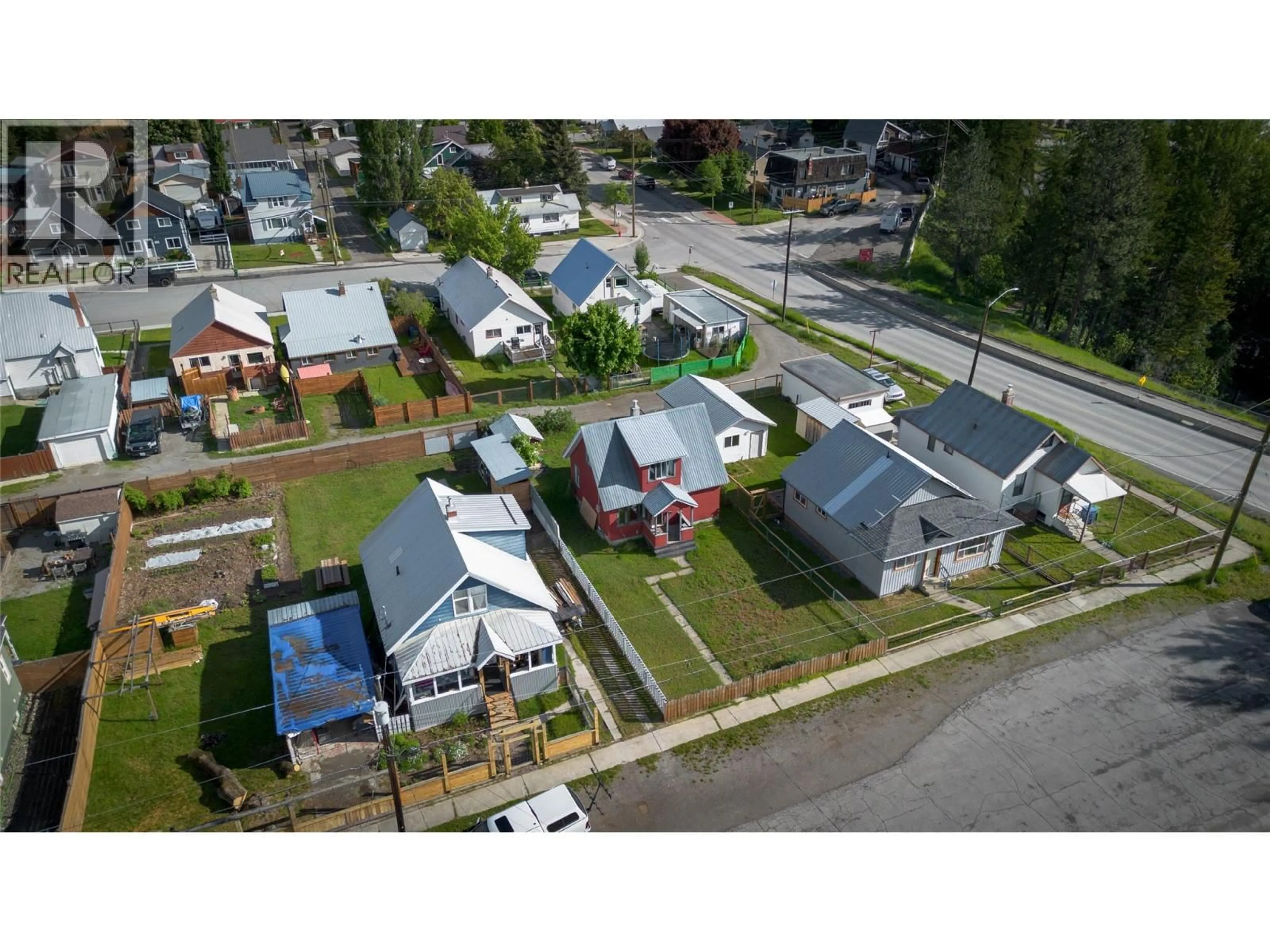 A pic from outside/outdoor area/front of a property/back of a property/a pic from drone, street for 265 BUCHANAN STREET, Kimberley British Columbia V1A1V8