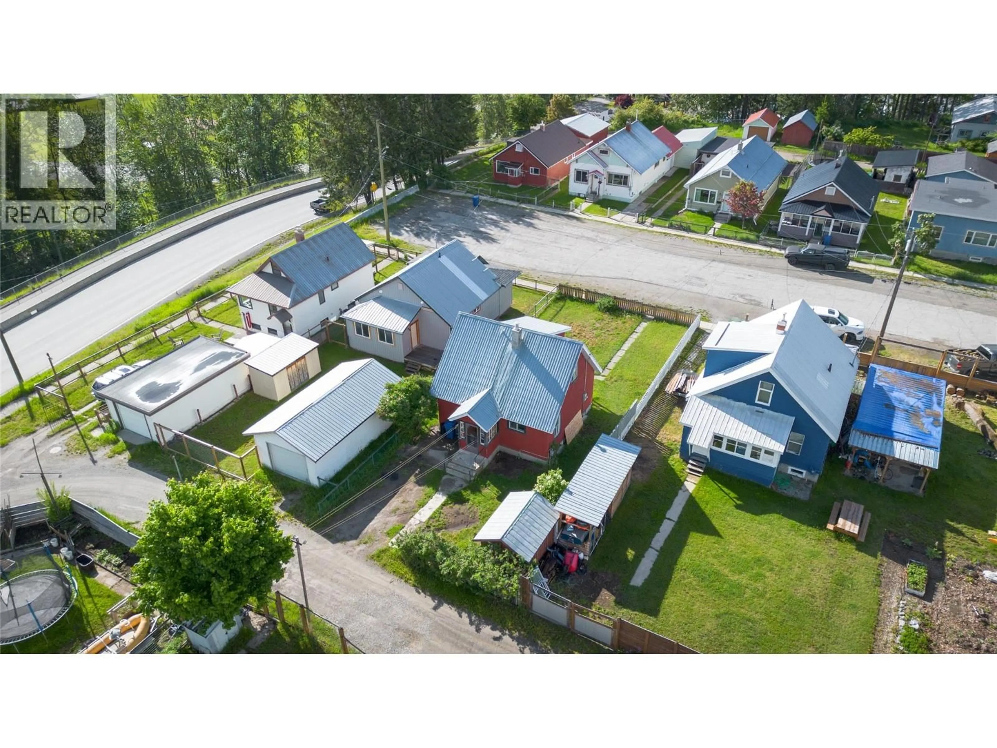 A pic from outside/outdoor area/front of a property/back of a property/a pic from drone, street for 265 BUCHANAN STREET, Kimberley British Columbia V1A1V8