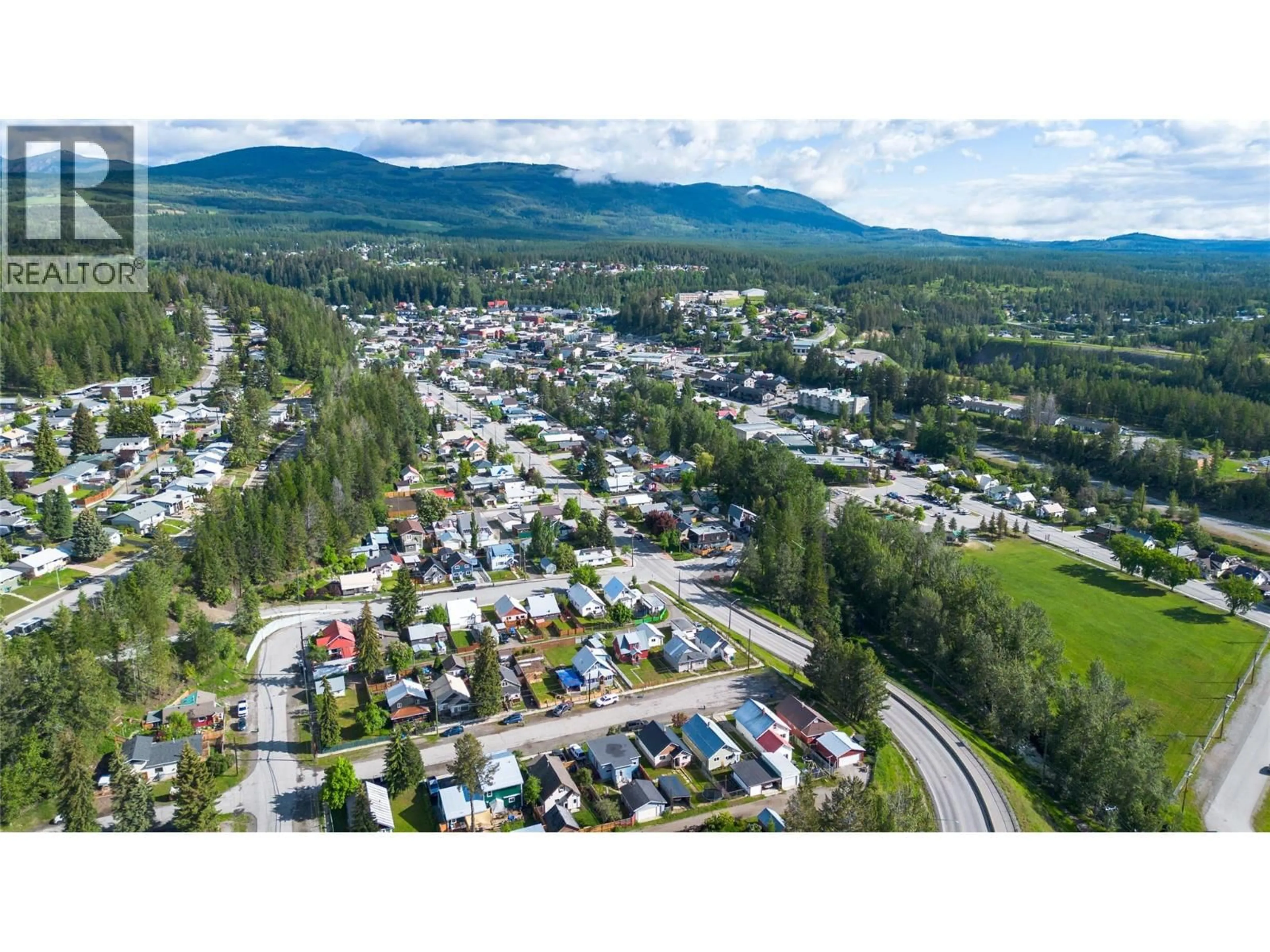 A pic from outside/outdoor area/front of a property/back of a property/a pic from drone, mountain view for 265 BUCHANAN STREET, Kimberley British Columbia V1A1V8