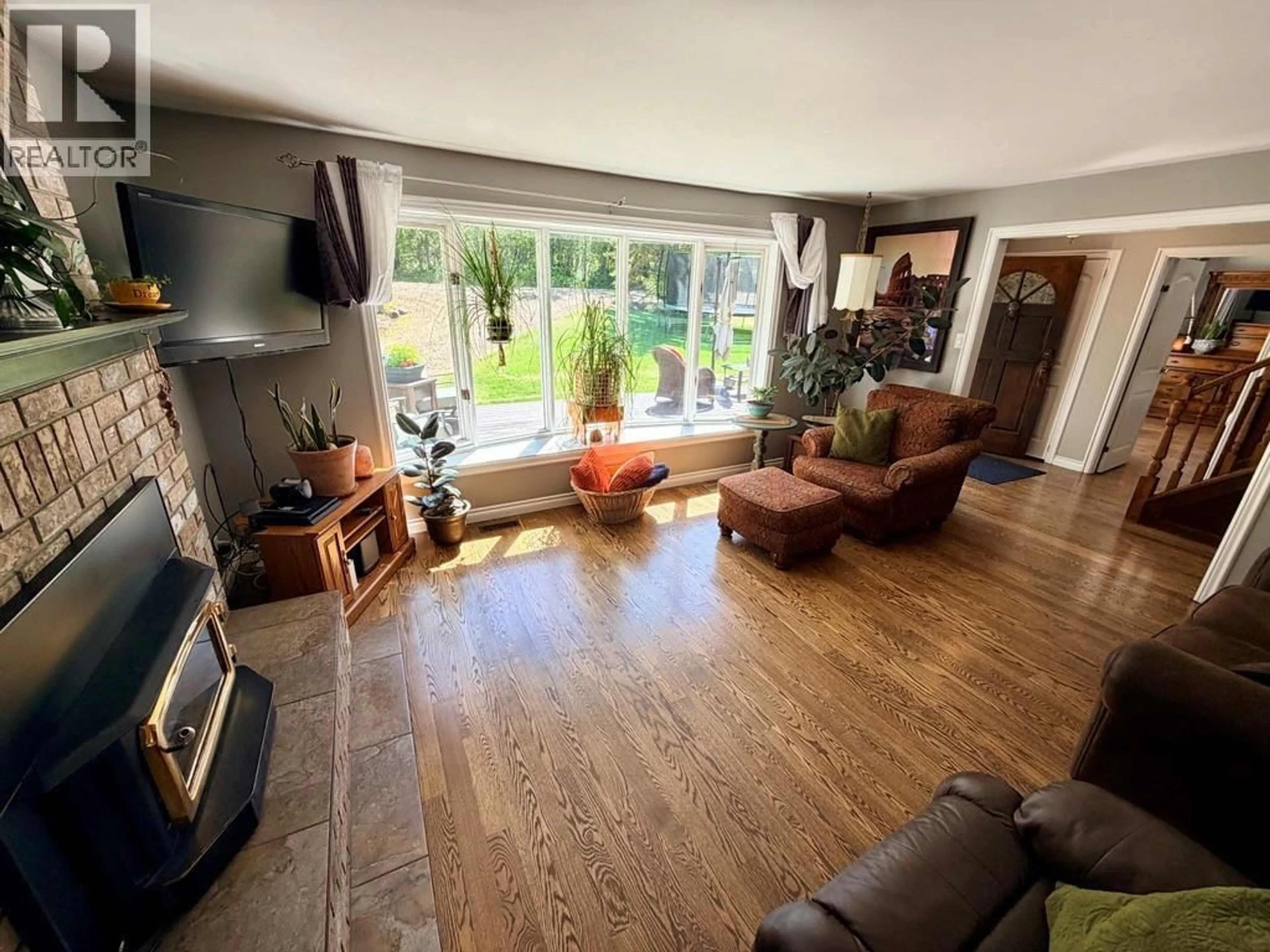 Living room with furniture, wood/laminate floor for 158 MOORE OTHER, Dawson Creek British Columbia V1G4E8