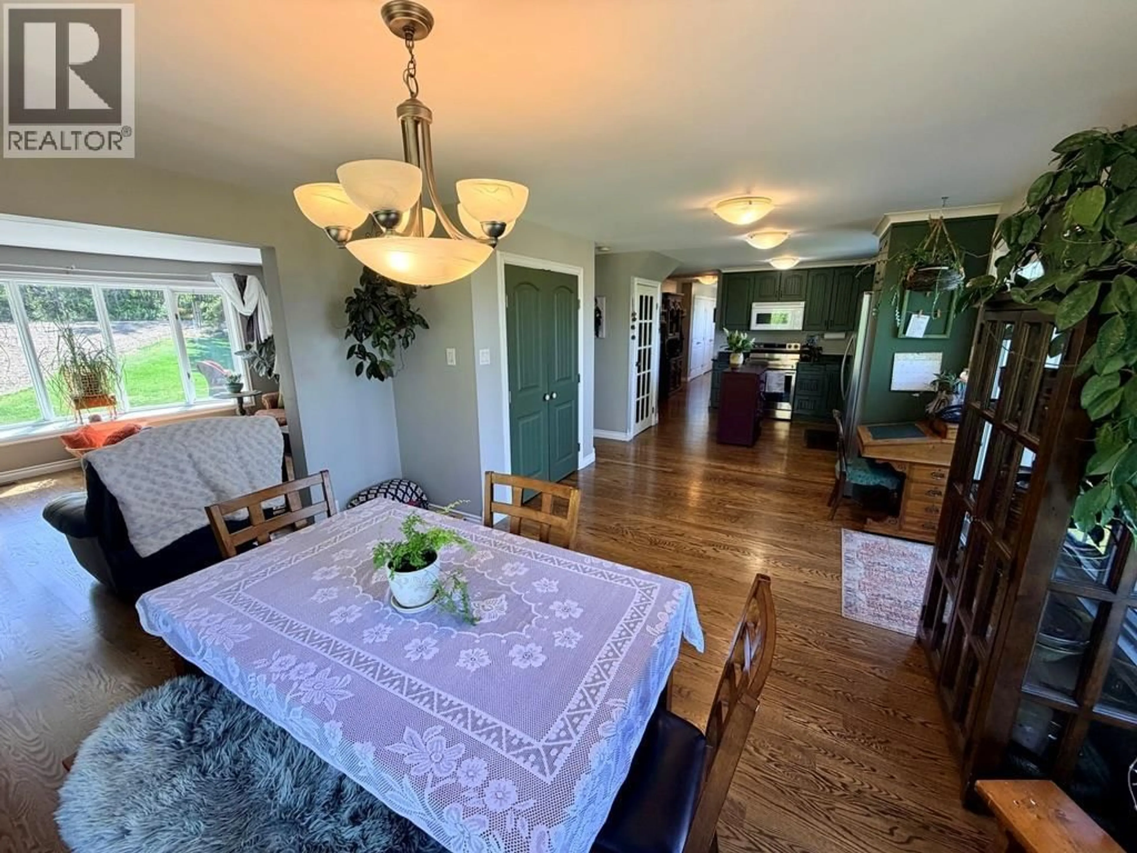Dining room, wood/laminate floor for 158 MOORE OTHER, Dawson Creek British Columbia V1G4E8