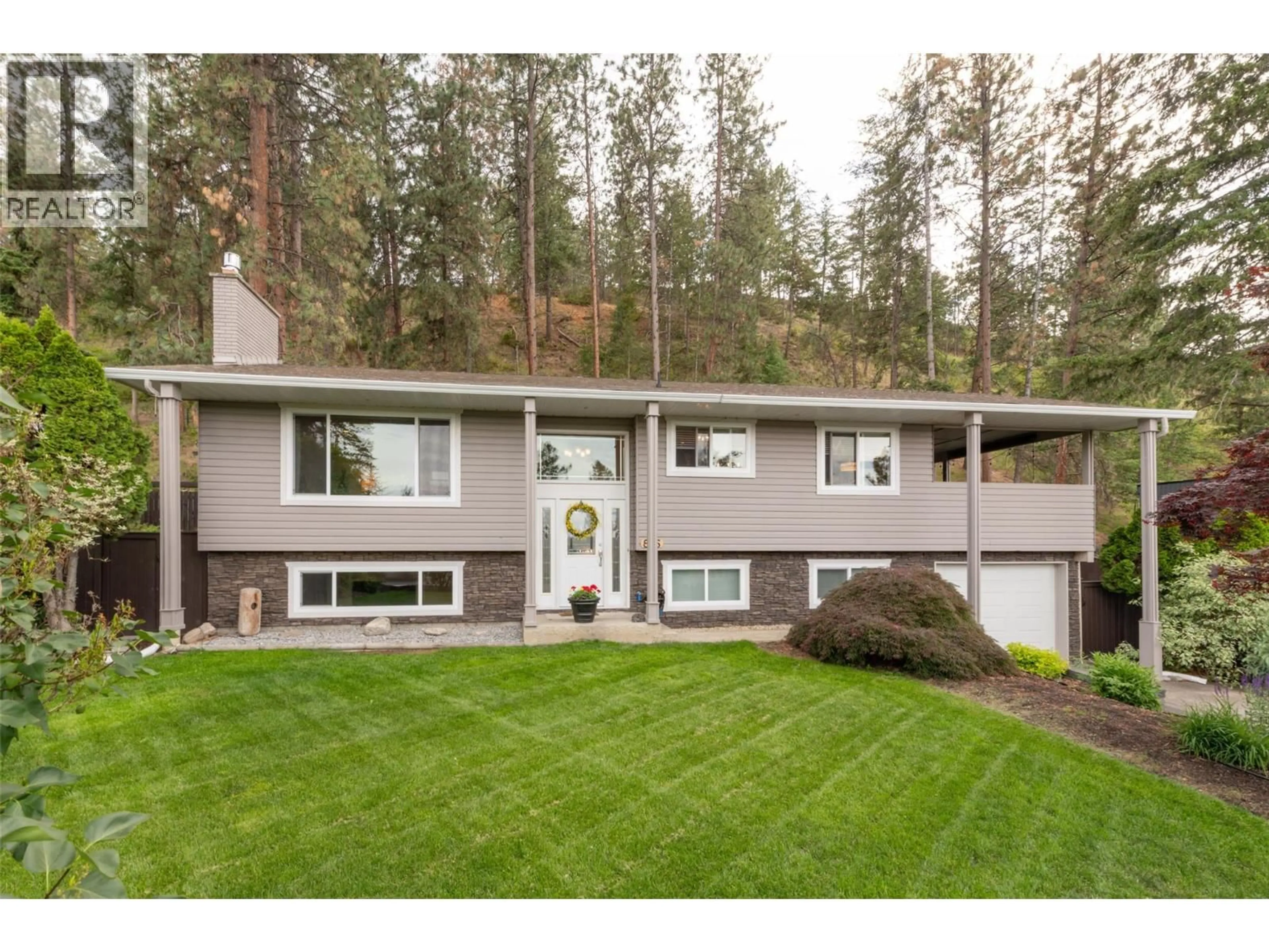 Home with vinyl exterior material, unknown for 815 STEELE ROAD, Kelowna British Columbia V1W4P1
