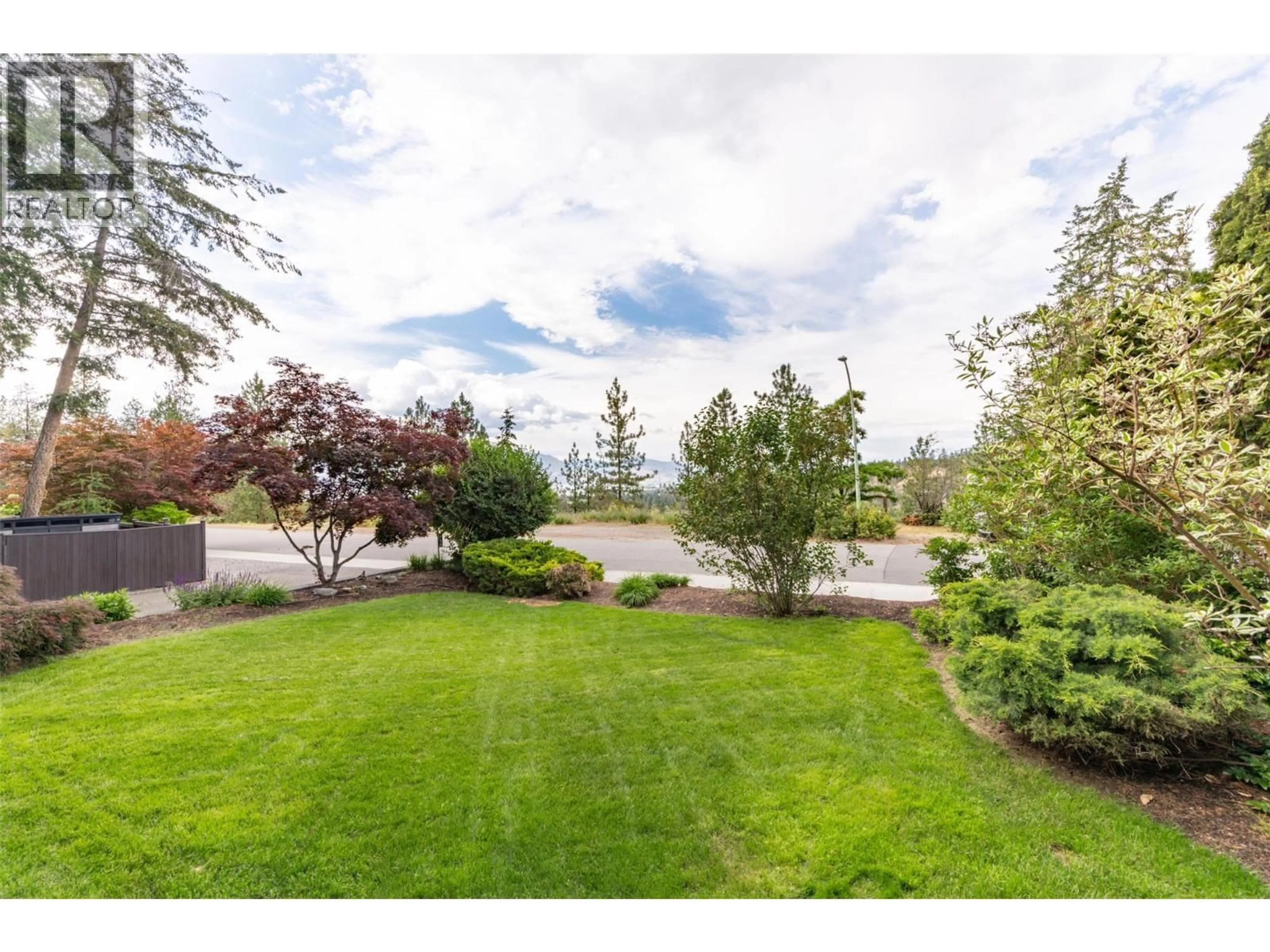 A pic from outside/outdoor area/front of a property/back of a property/a pic from drone, water/lake/river/ocean view for 815 STEELE ROAD, Kelowna British Columbia V1W4P1