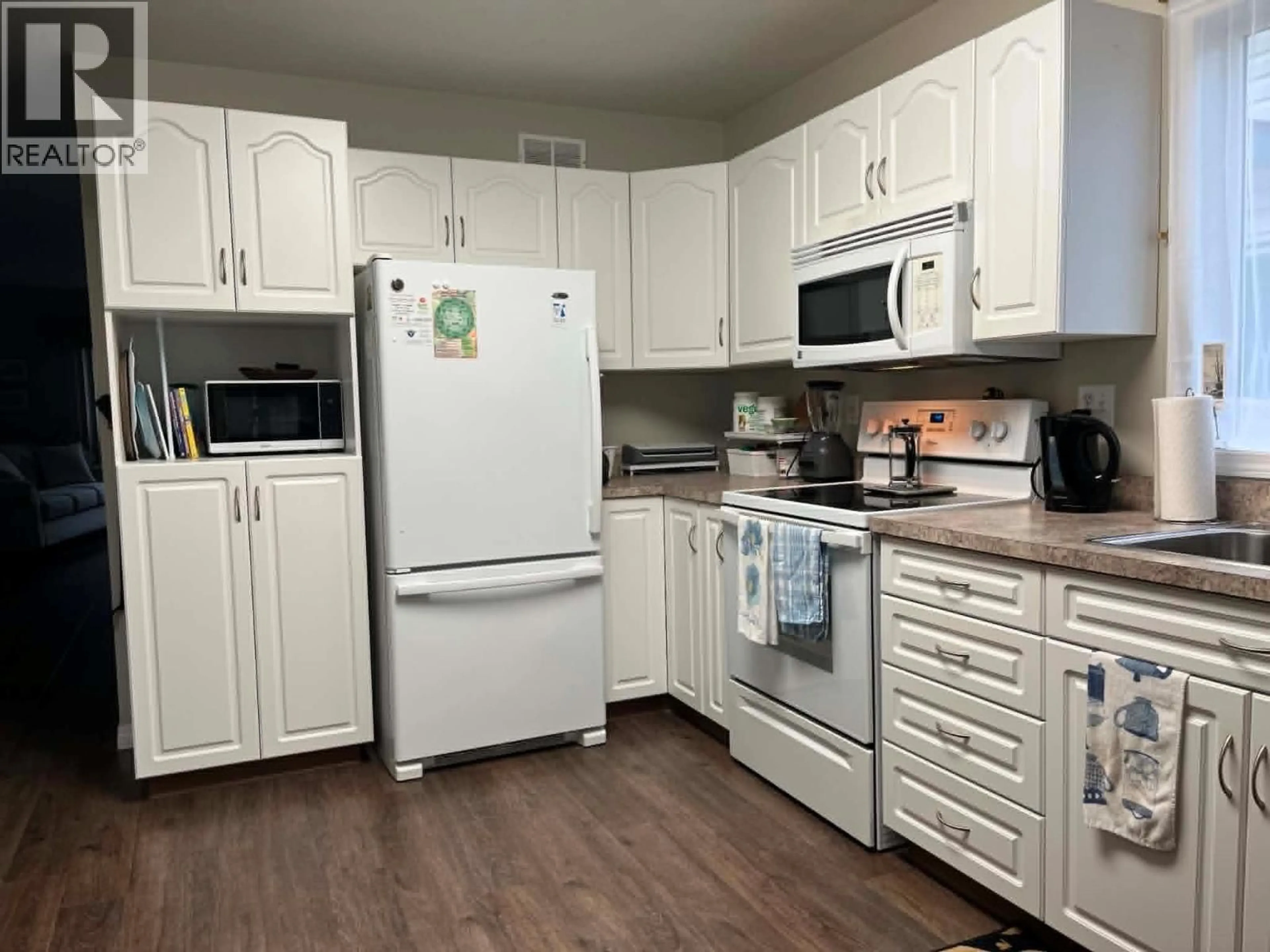 Standard kitchen, unknown for 102 - 1708 108 AVENUE, Dawson Creek British Columbia V1G2T7