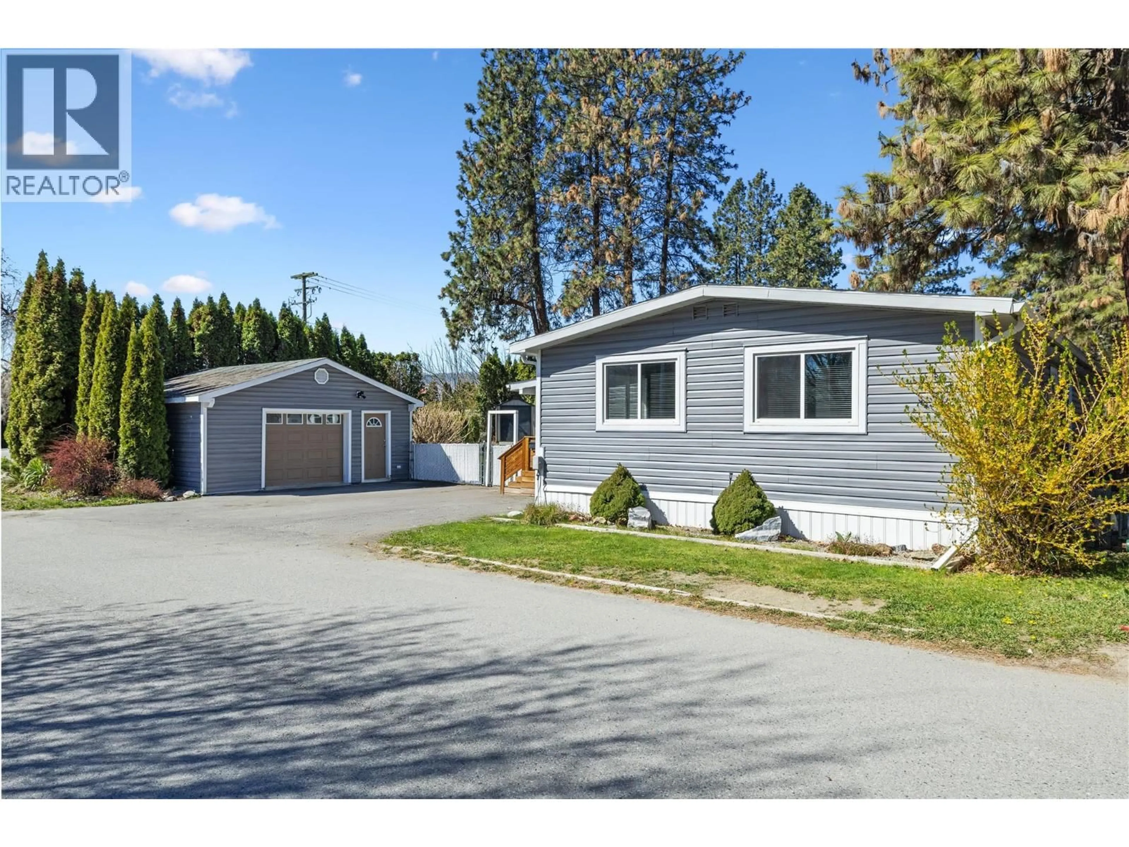 Home with vinyl exterior material, street for 266 - 1999 97 HIGHWAY SOUTH, West Kelowna British Columbia V1Z1B2