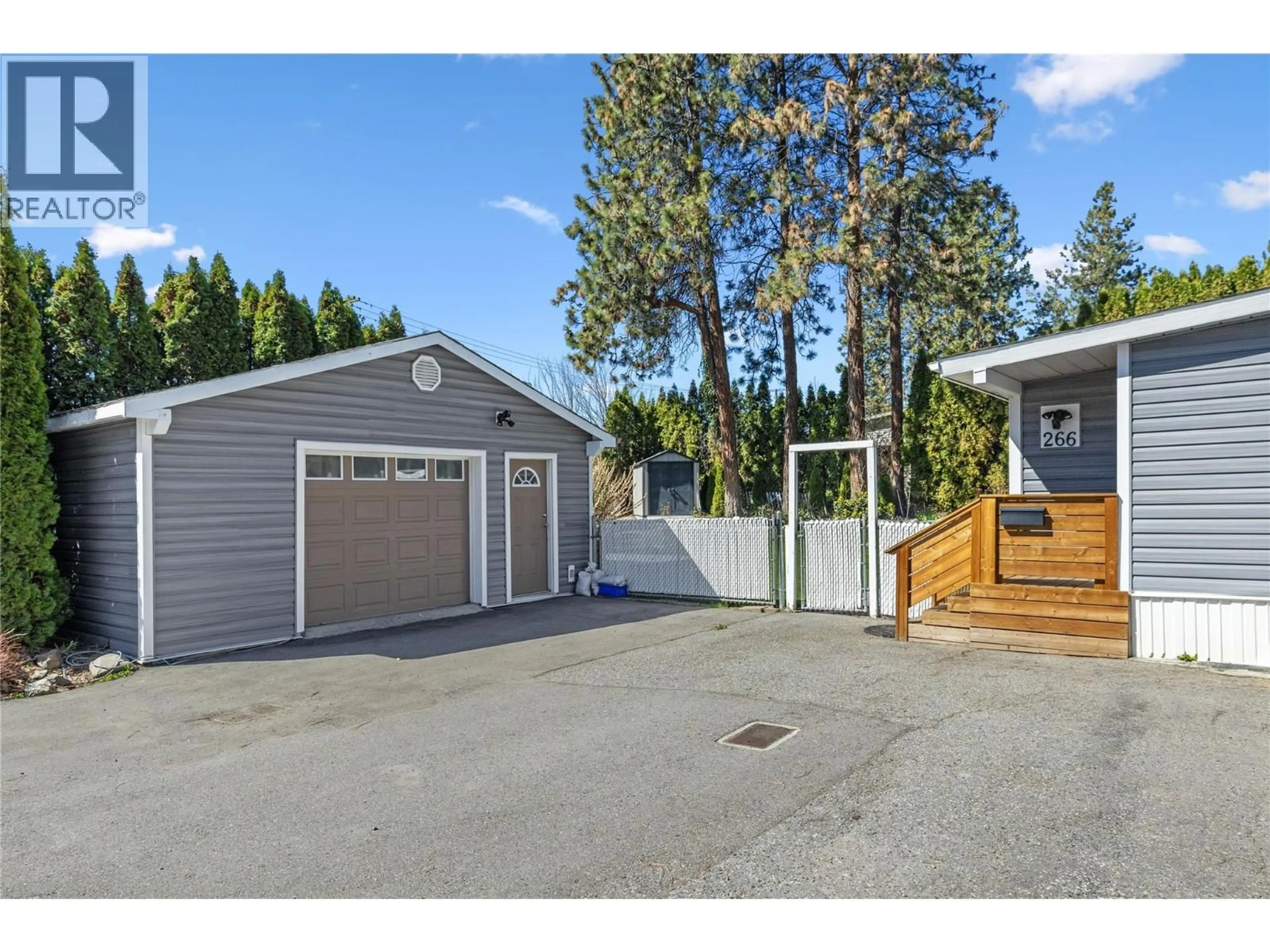 Indoor garage for 266 - 1999 97 HIGHWAY SOUTH, West Kelowna British Columbia V1Z1B2