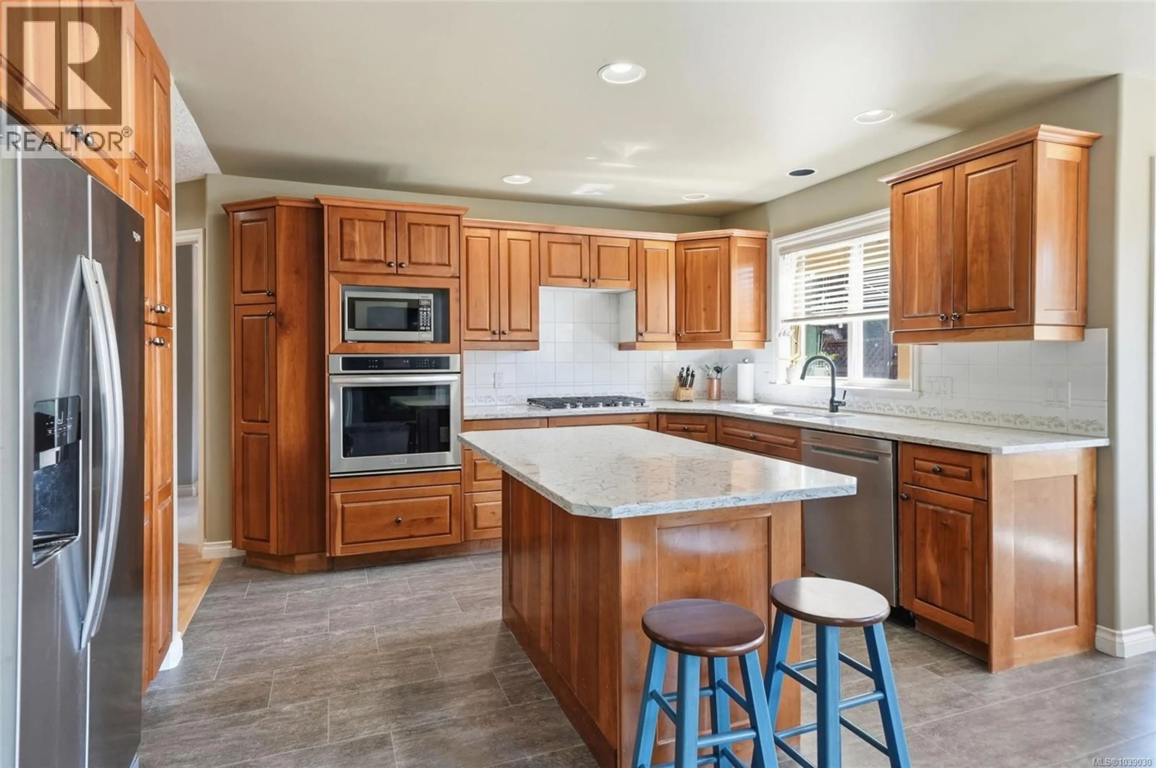 Open concept kitchen, ceramic/tile floor for 1096 AERY VIEW WAY, Parksville British Columbia V9P2N9