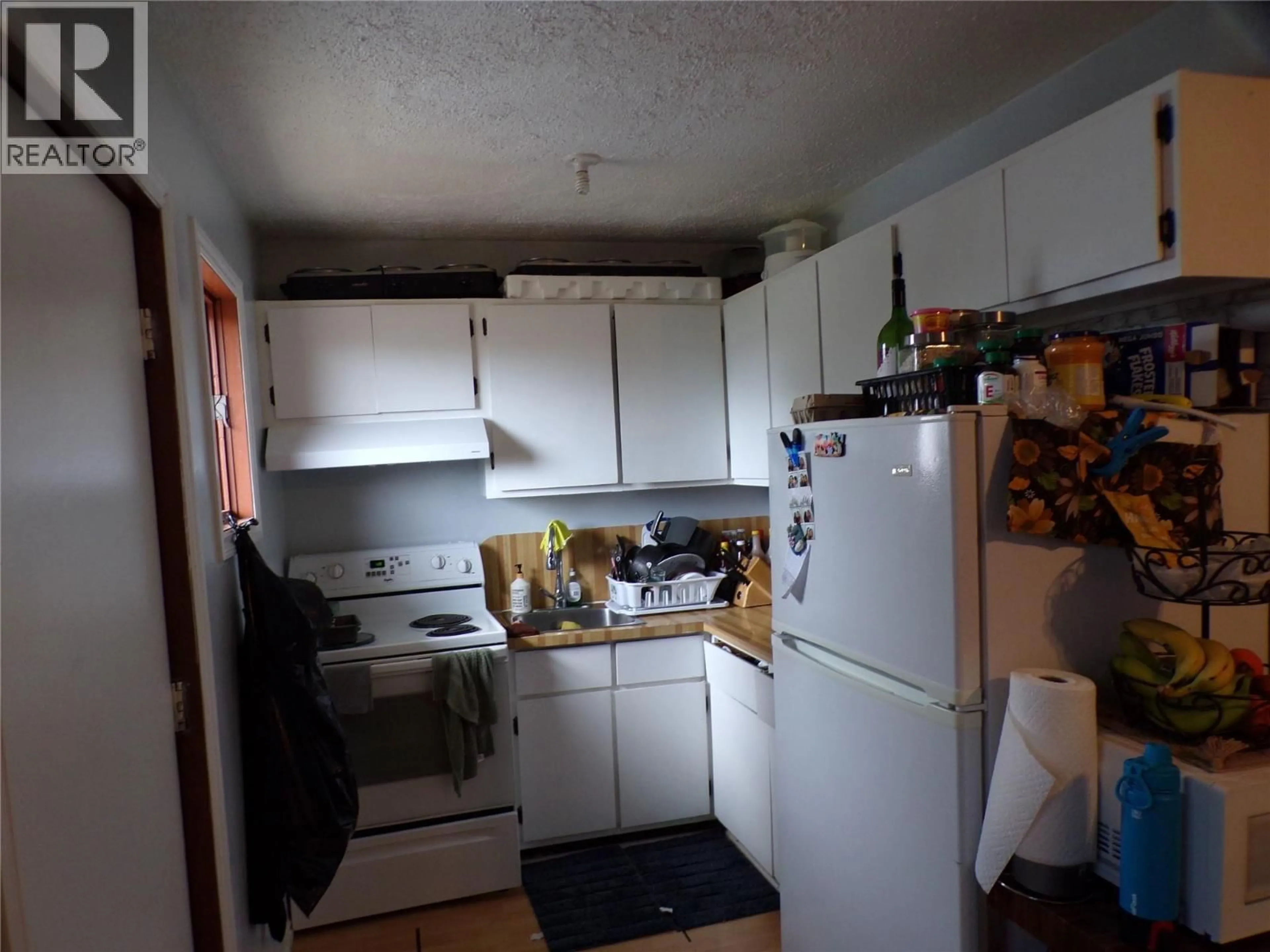 Standard kitchen, unknown for 821/823 105 AVENUE, Dawson Creek British Columbia V1G2K8
