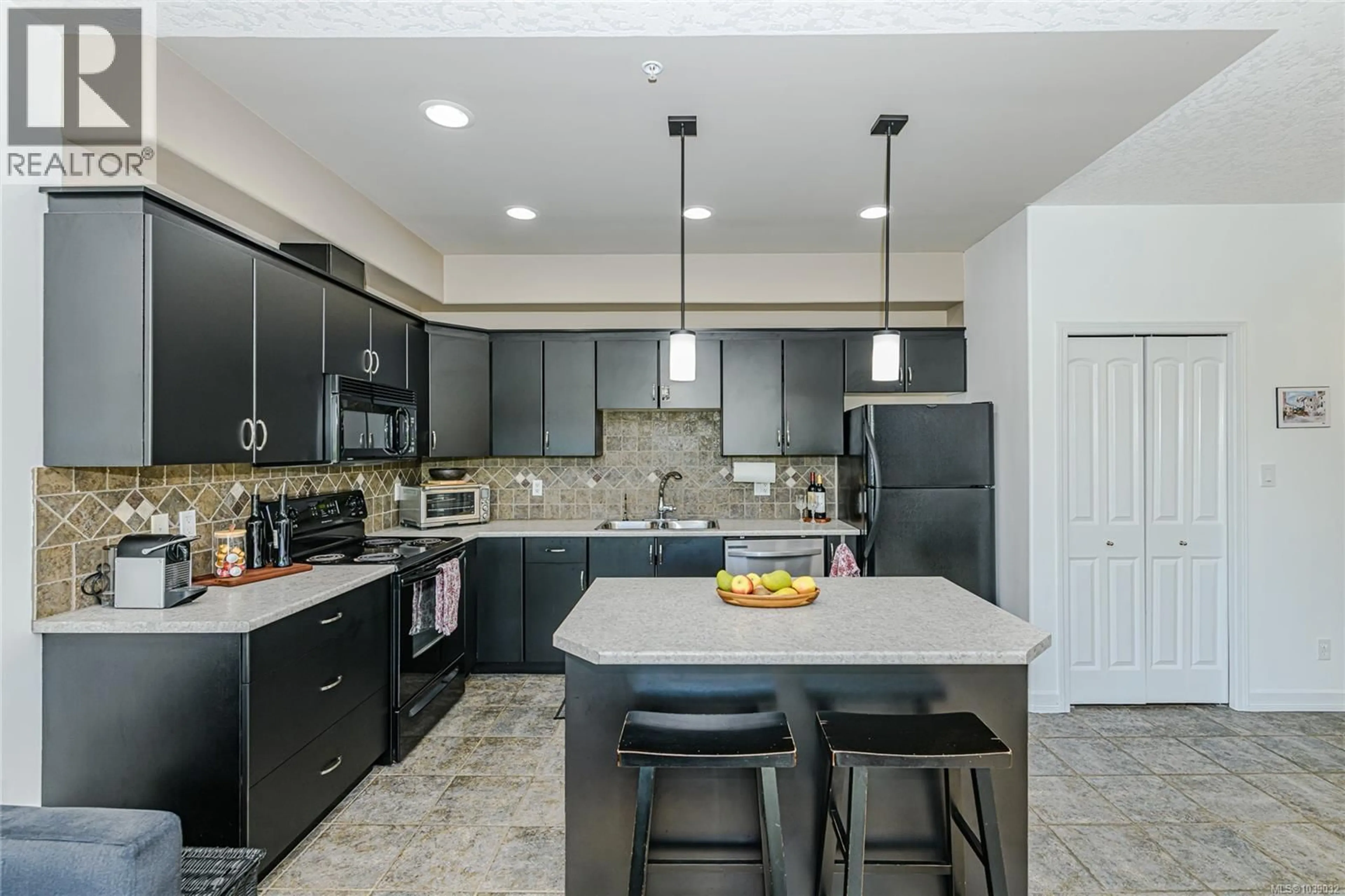 Unknown for 205 - 3915 CAREY ROAD, Saanich British Columbia V8Z1Z6