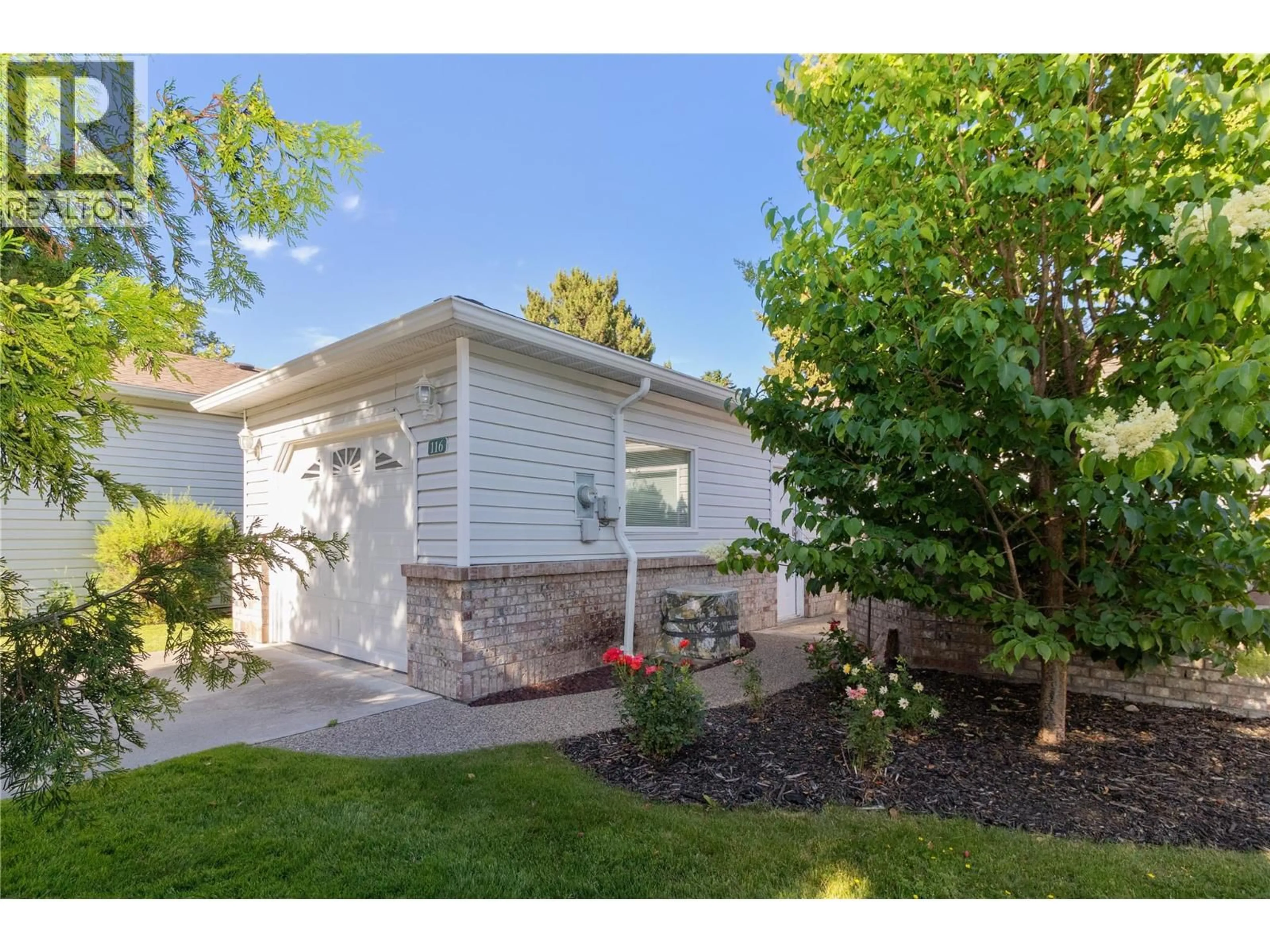 Home with vinyl exterior material, street for 116 - 915 SASKATOON ROAD, Kelowna British Columbia V1X6Z2