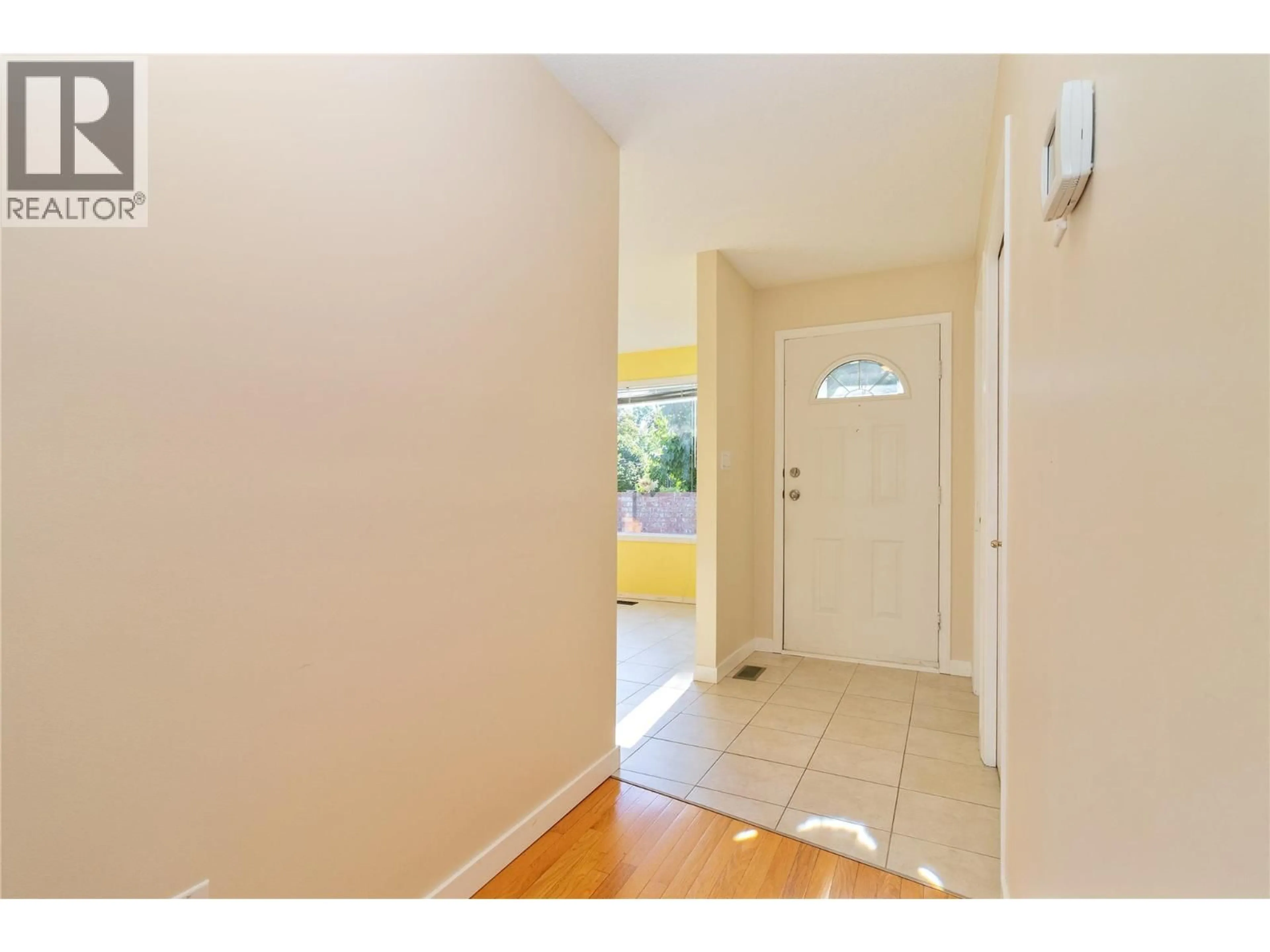 Indoor entryway for 116 - 915 SASKATOON ROAD, Kelowna British Columbia V1X6Z2