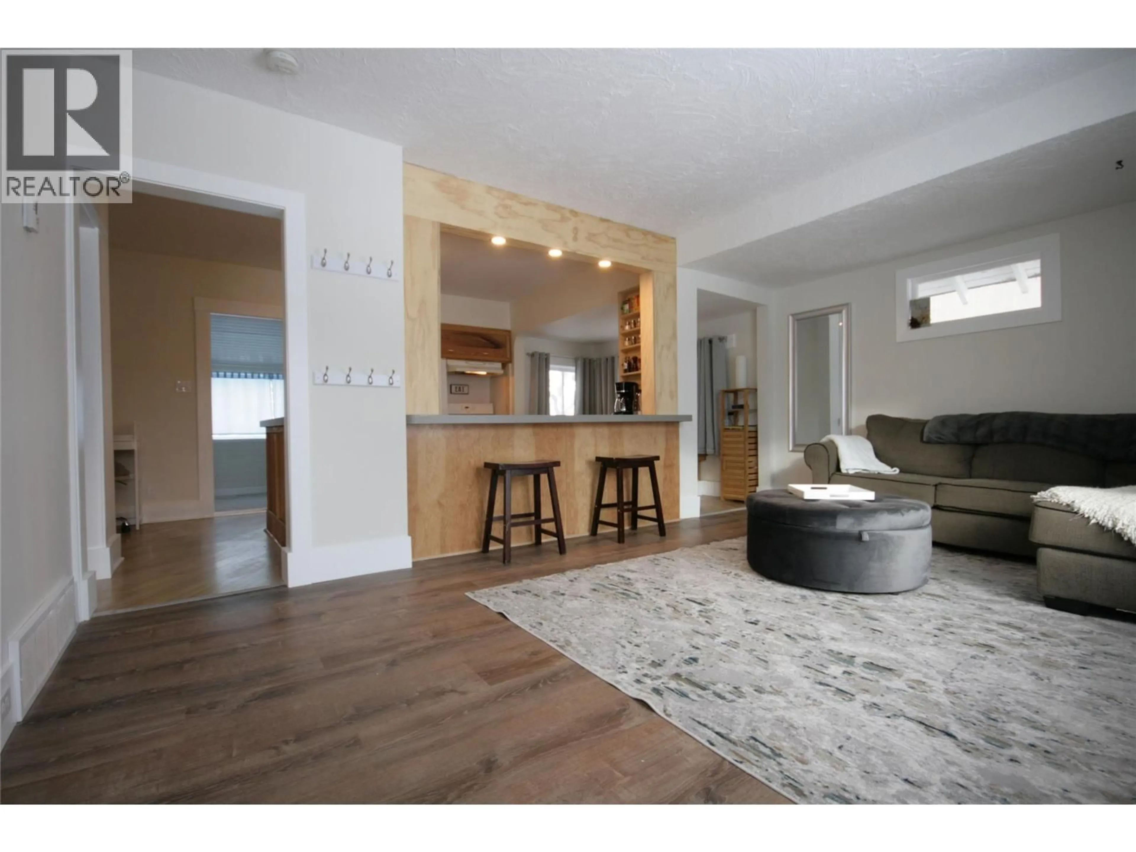 Open concept kitchen, wood/laminate floor for 960 NICOLA STREET, Kamloops British Columbia V2C2R9