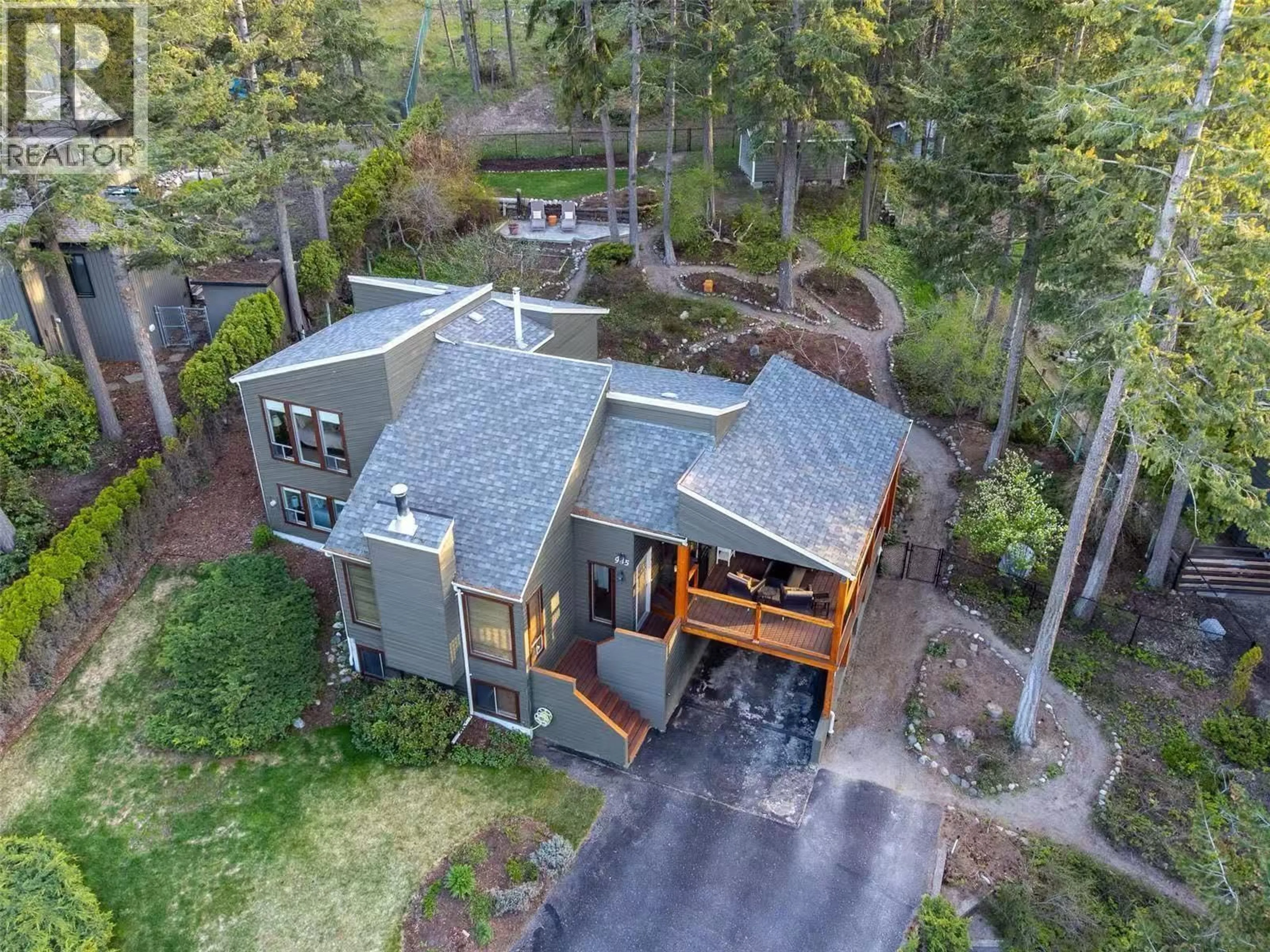 A pic from outside/outdoor area/front of a property/back of a property/a pic from drone, unknown for 945 LLOYD JONES DRIVE, West Kelowna British Columbia V1Z2X9