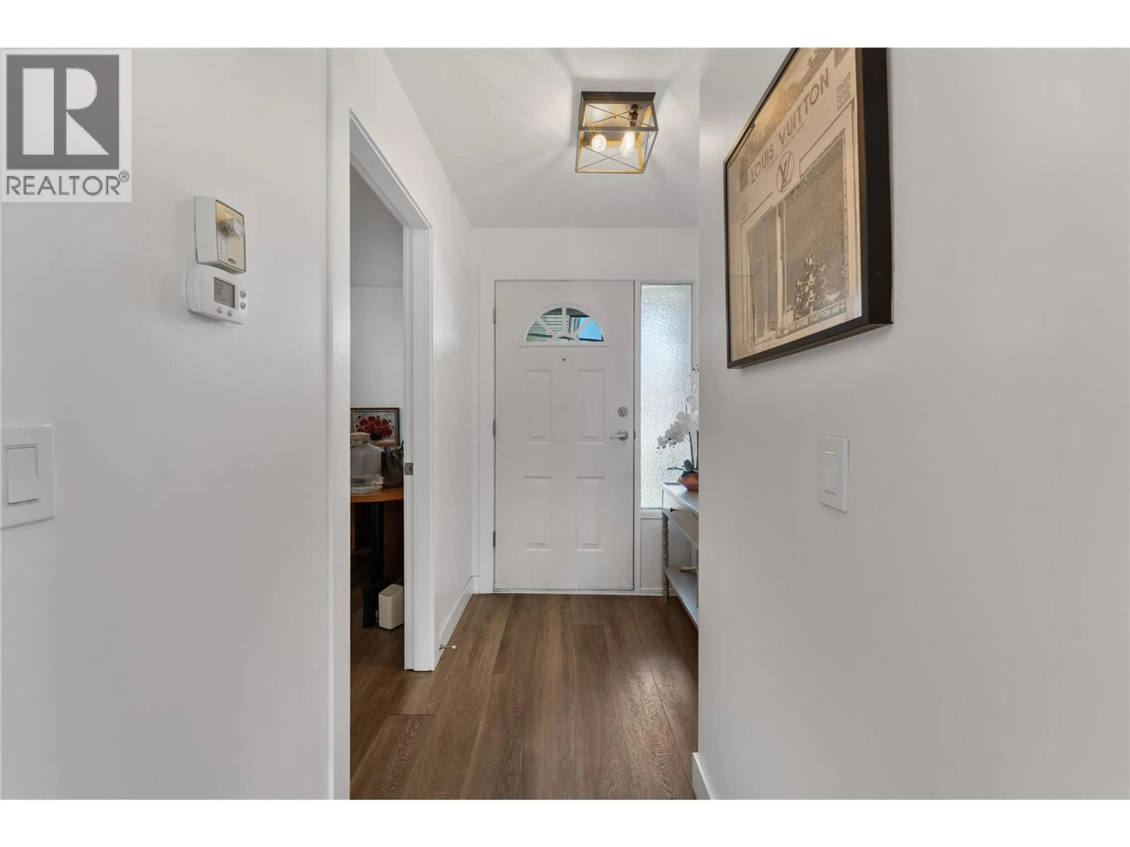 Indoor entryway for 3 - 1874 PARKVIEW CRESCENT, Kelowna British Columbia V1X7G6