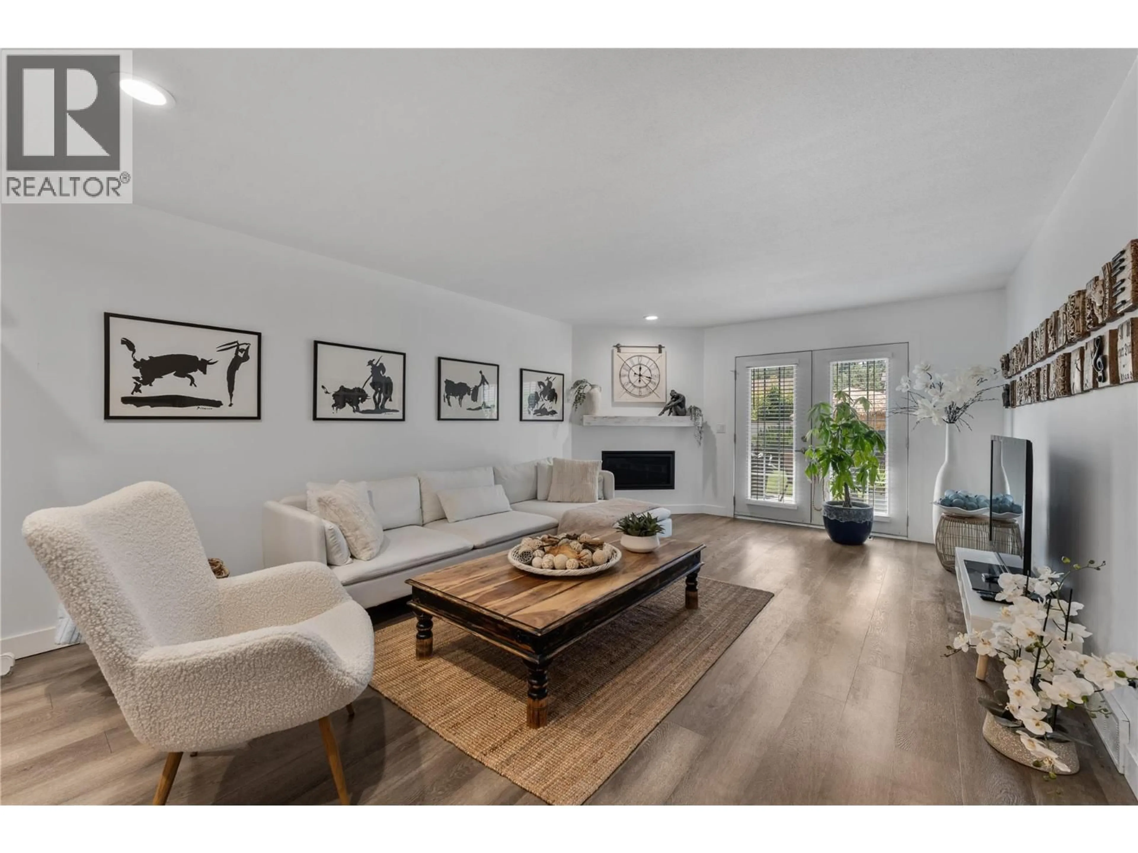 Living room with furniture, unknown for 3 - 1874 PARKVIEW CRESCENT, Kelowna British Columbia V1X7G6