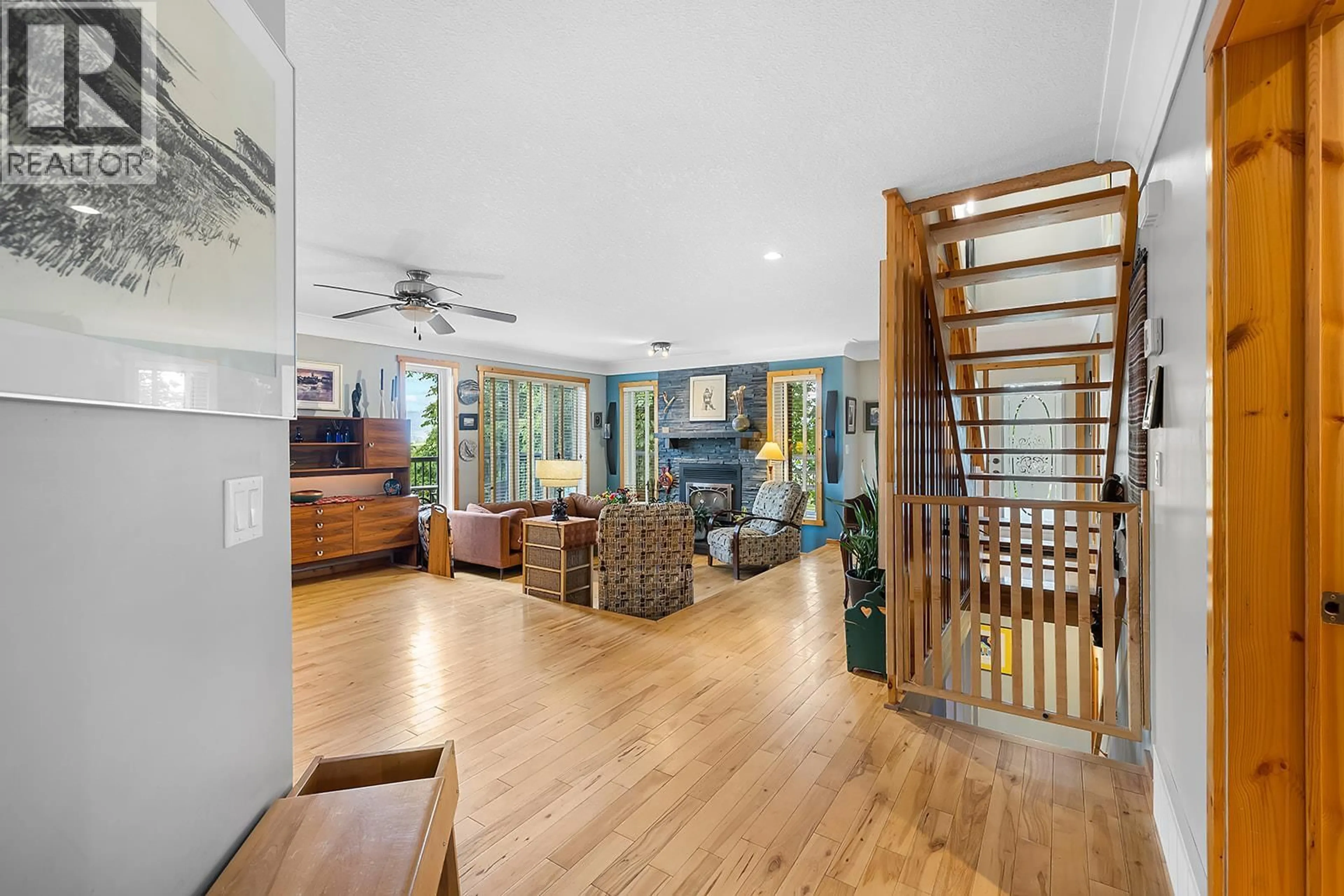 Indoor foyer for 109 2ND AVENUE SOUTH, Creston British Columbia V0B1G3