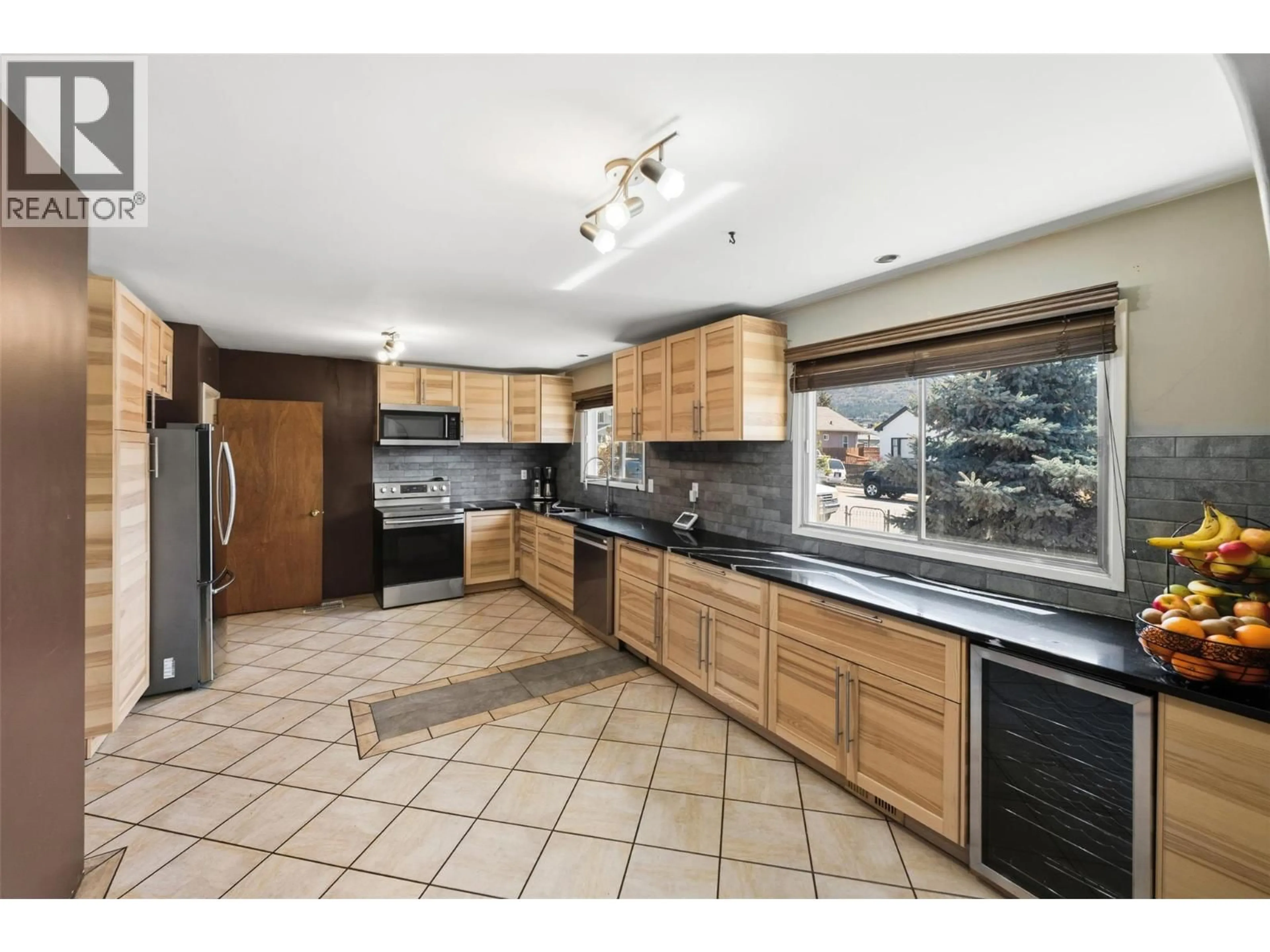 Standard kitchen, ceramic/tile floor for 459 PENTICTON AVENUE, Penticton British Columbia V2A2M5