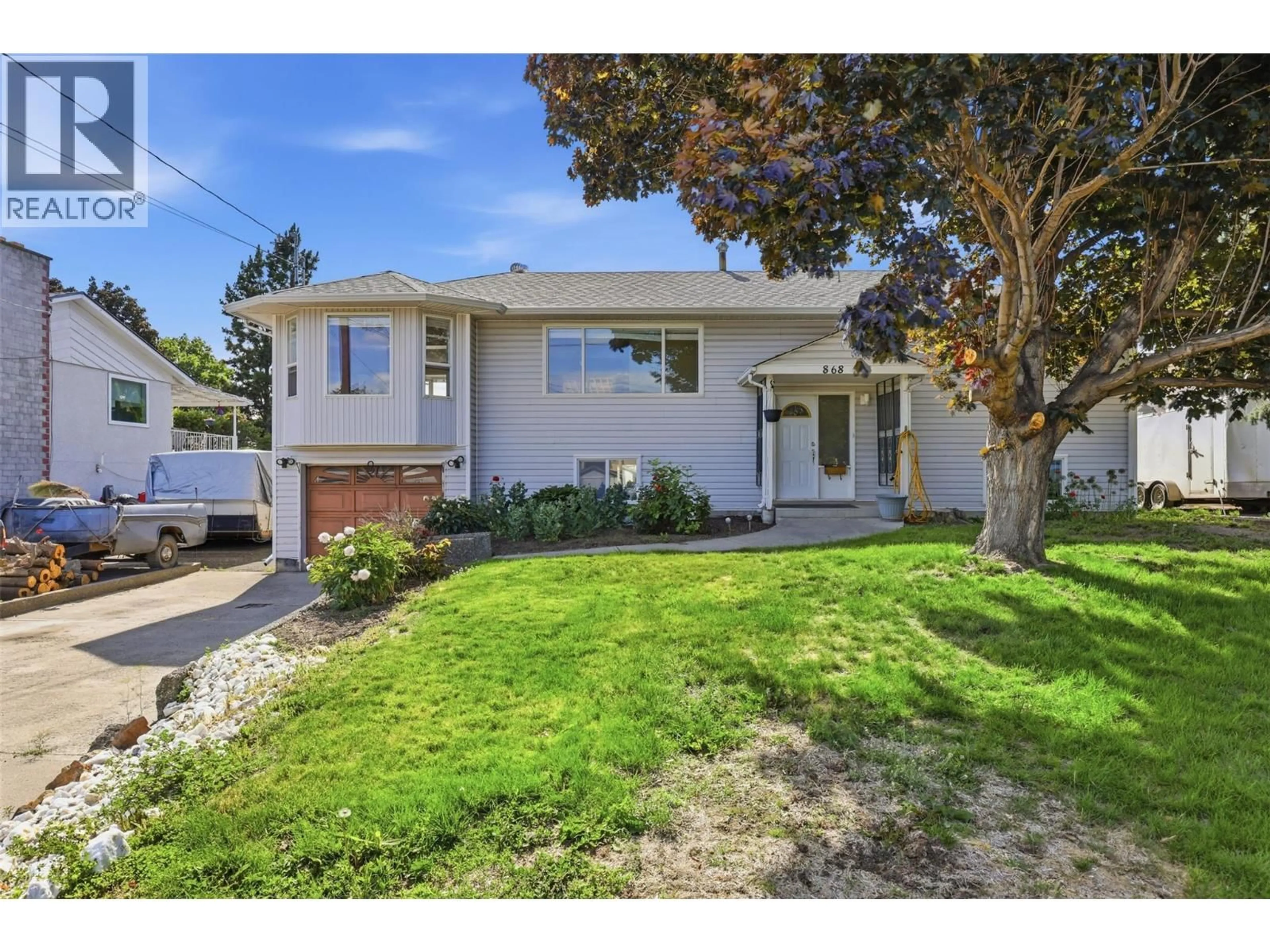 Home with vinyl exterior material, street for 868 MCBRIDE STREET, Kamloops British Columbia V2B5S3