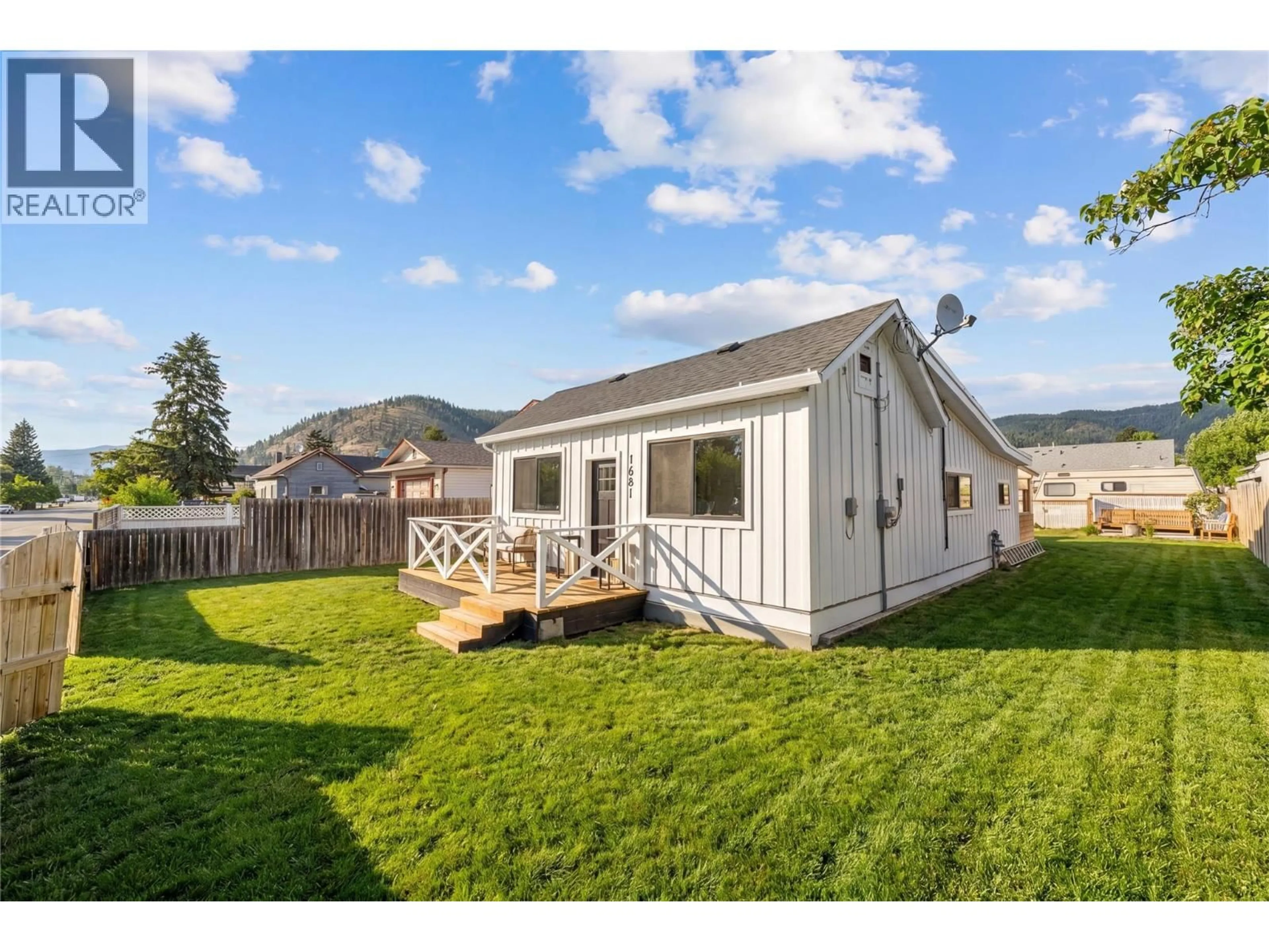 Home with vinyl exterior material, mountain view for 1681 CANFORD AVENUE, Merritt British Columbia V1K1B8