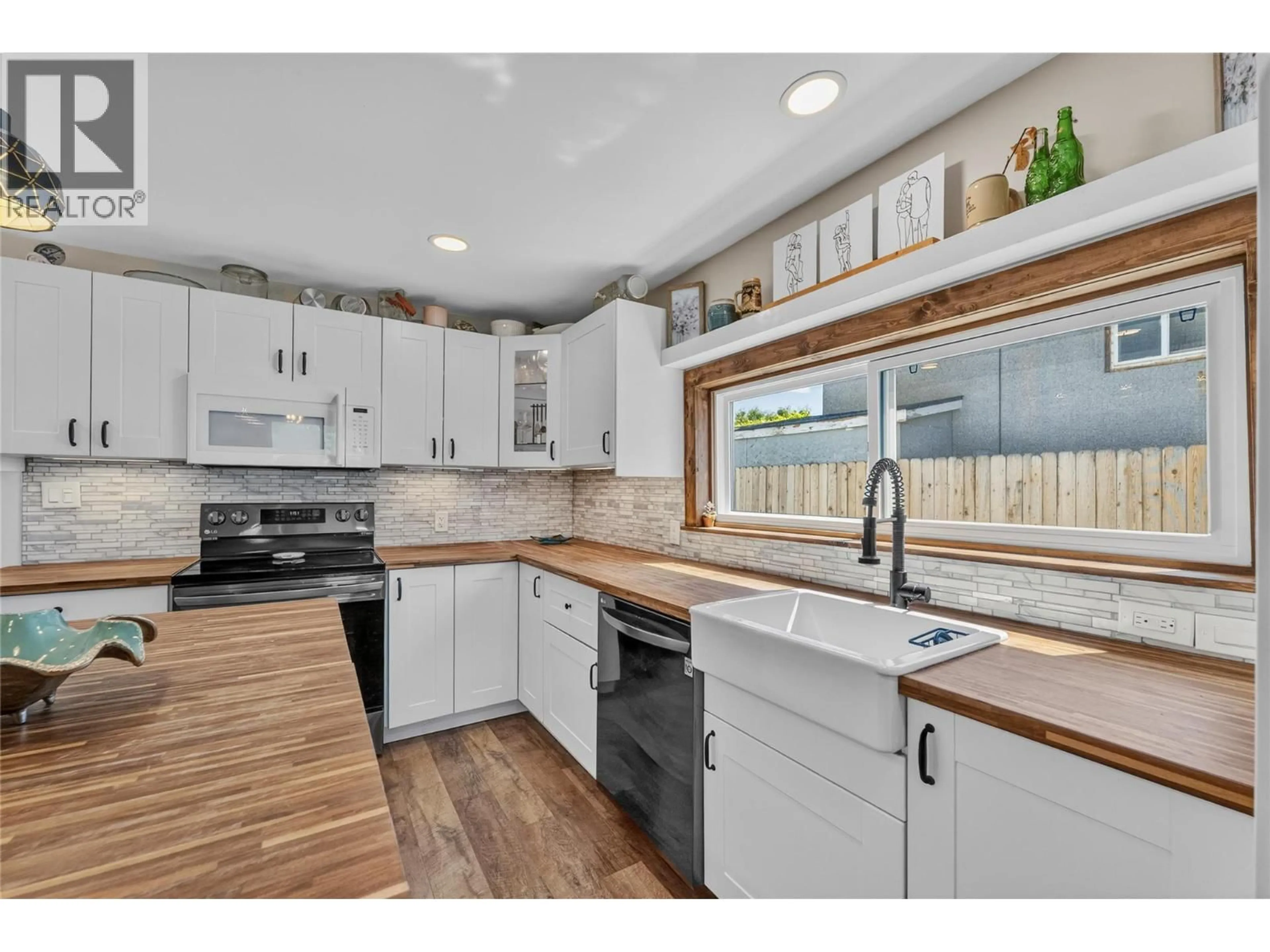 Open concept kitchen, unknown for 1681 CANFORD AVENUE, Merritt British Columbia V1K1B8