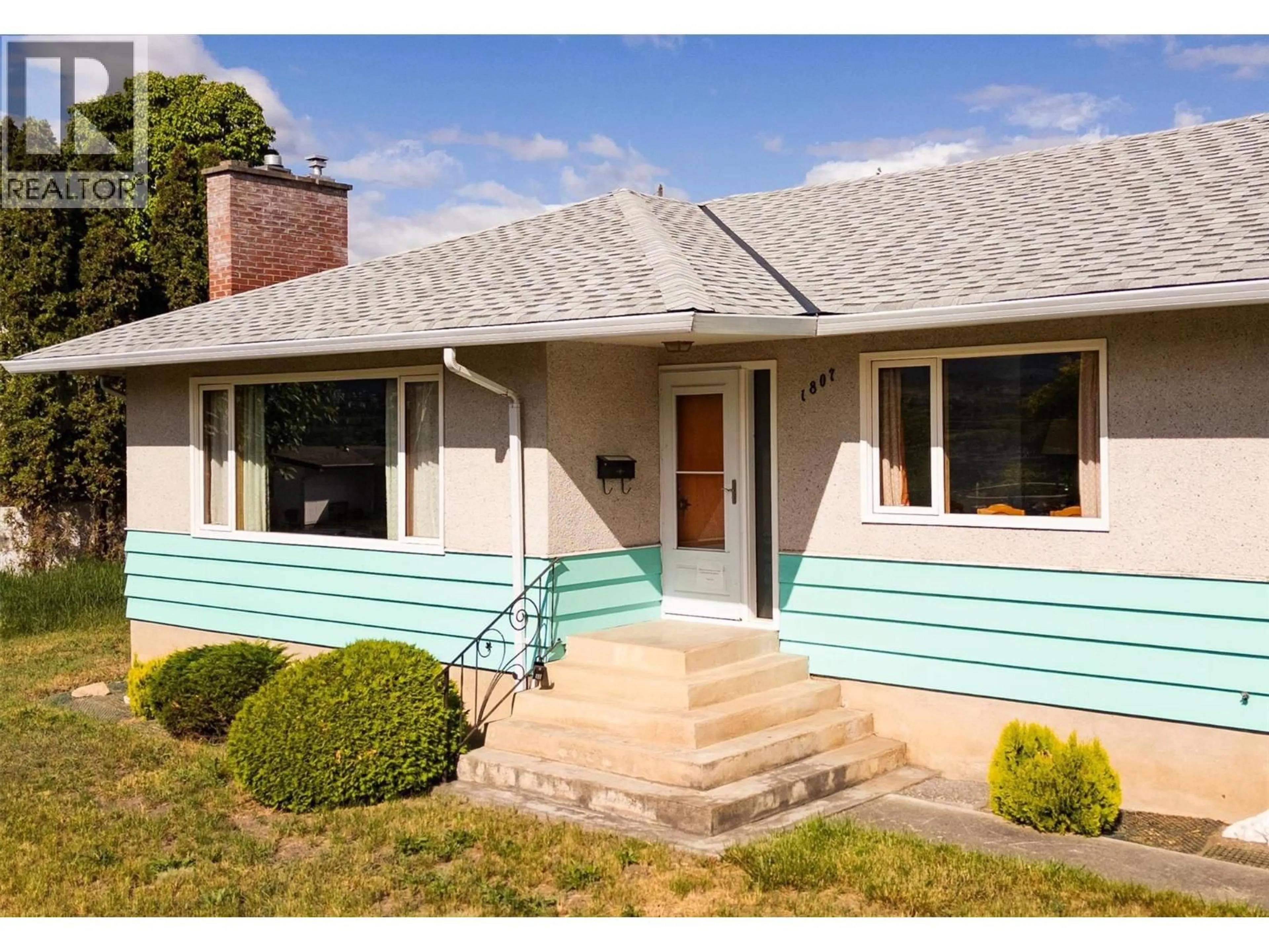Home with vinyl exterior material, street for 1807 27 CRESCENT, Vernon British Columbia V1T1R3