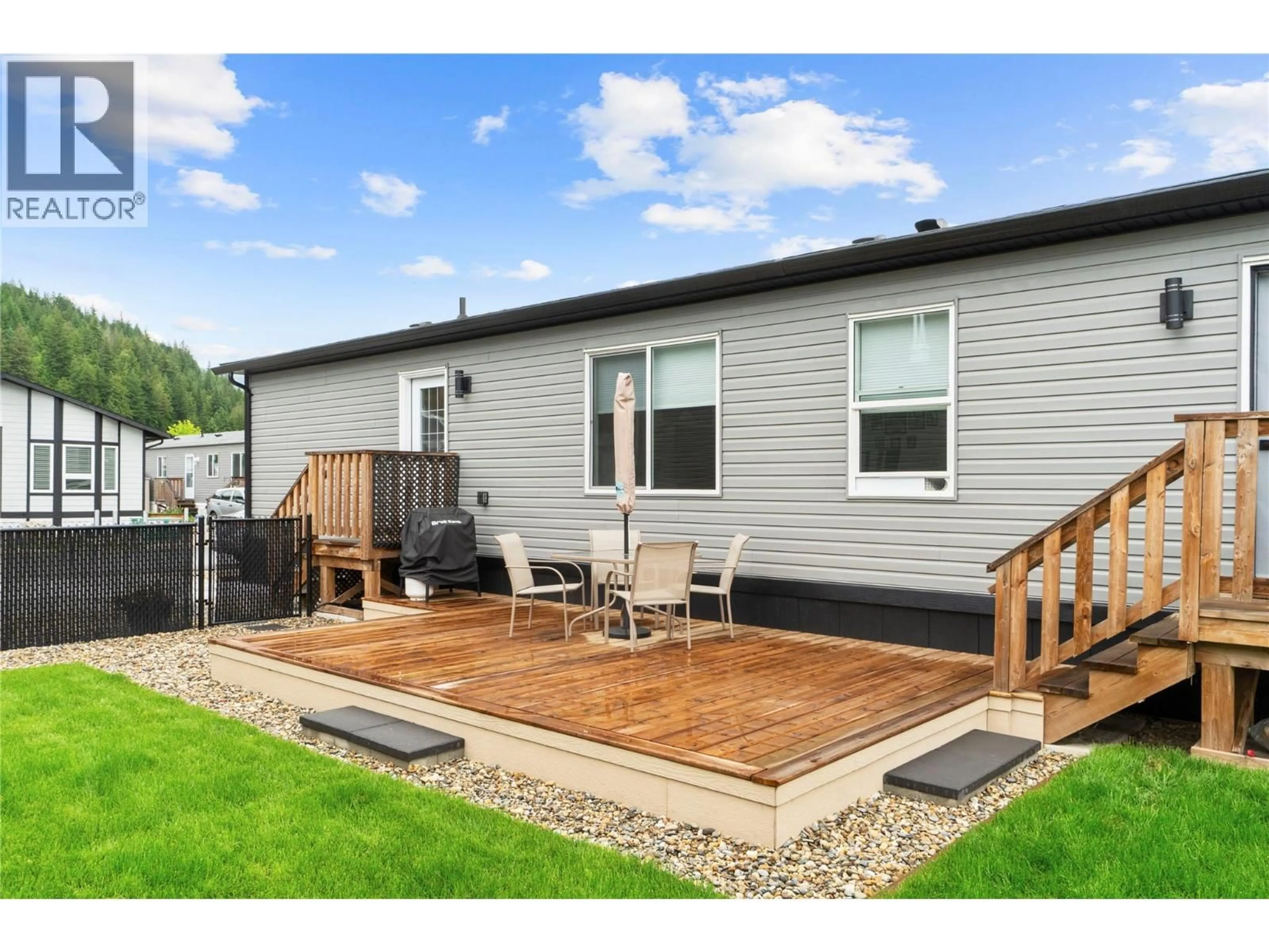 Home with vinyl exterior material, unknown for 10 - 1705 HILLIER ROAD, Sicamous British Columbia V0E2E4