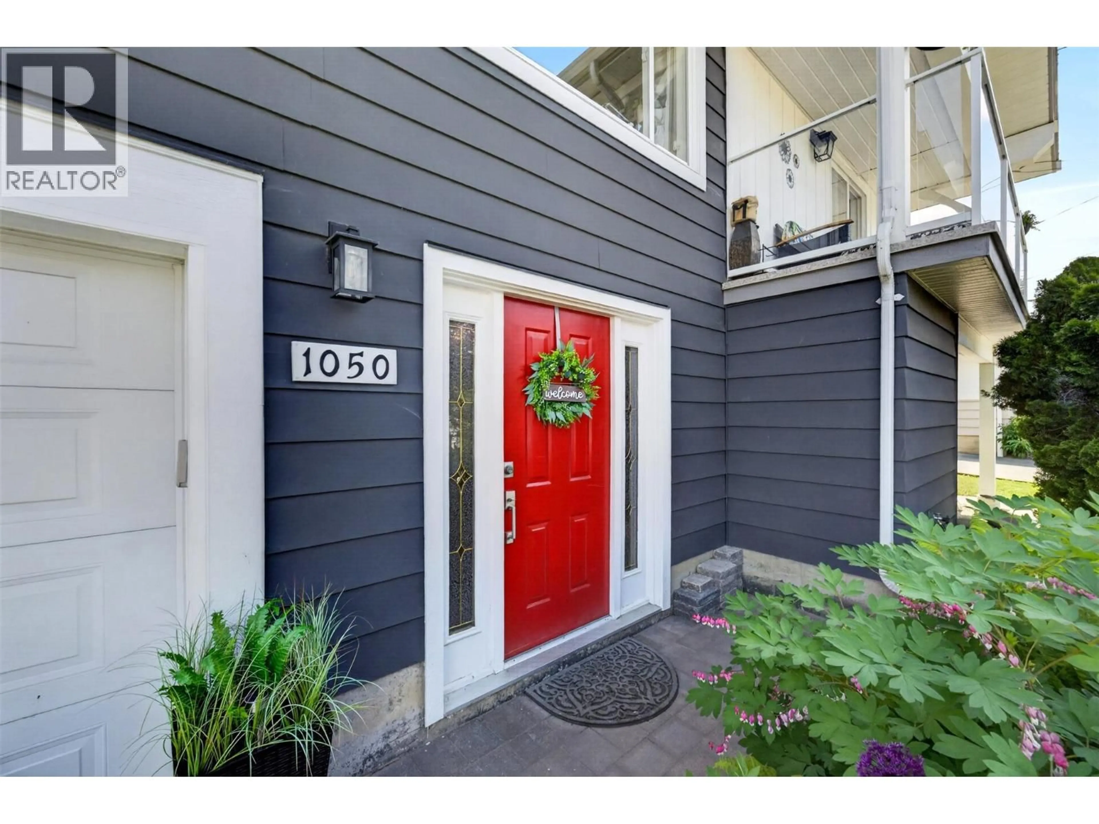 Indoor entryway for 1050 8 AVENUE NORTHEAST, Salmon Arm British Columbia V1E4A4