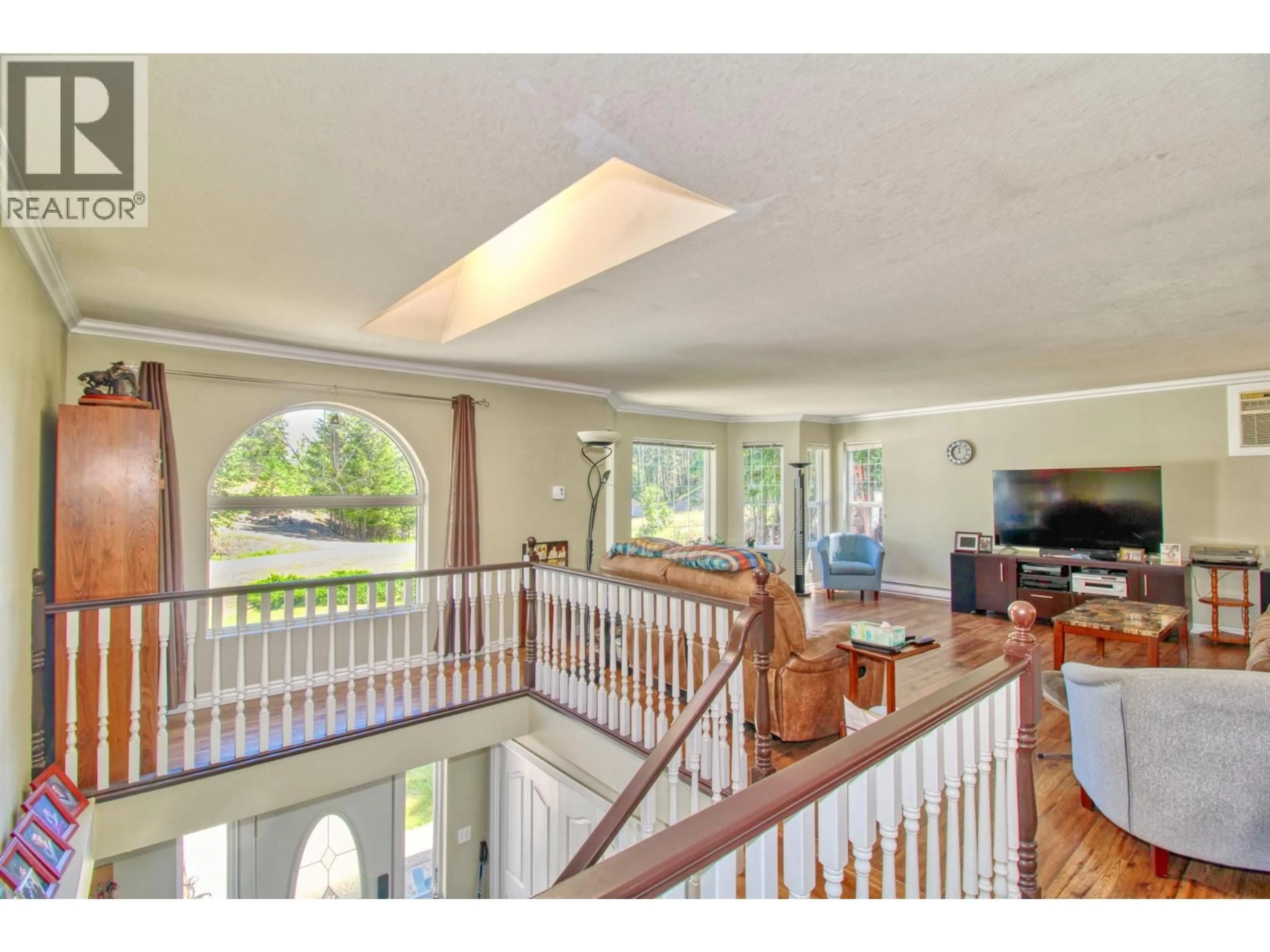 Indoor foyer for 393 NORTHERN VIEW DRIVE, Vernon British Columbia V1H2C3