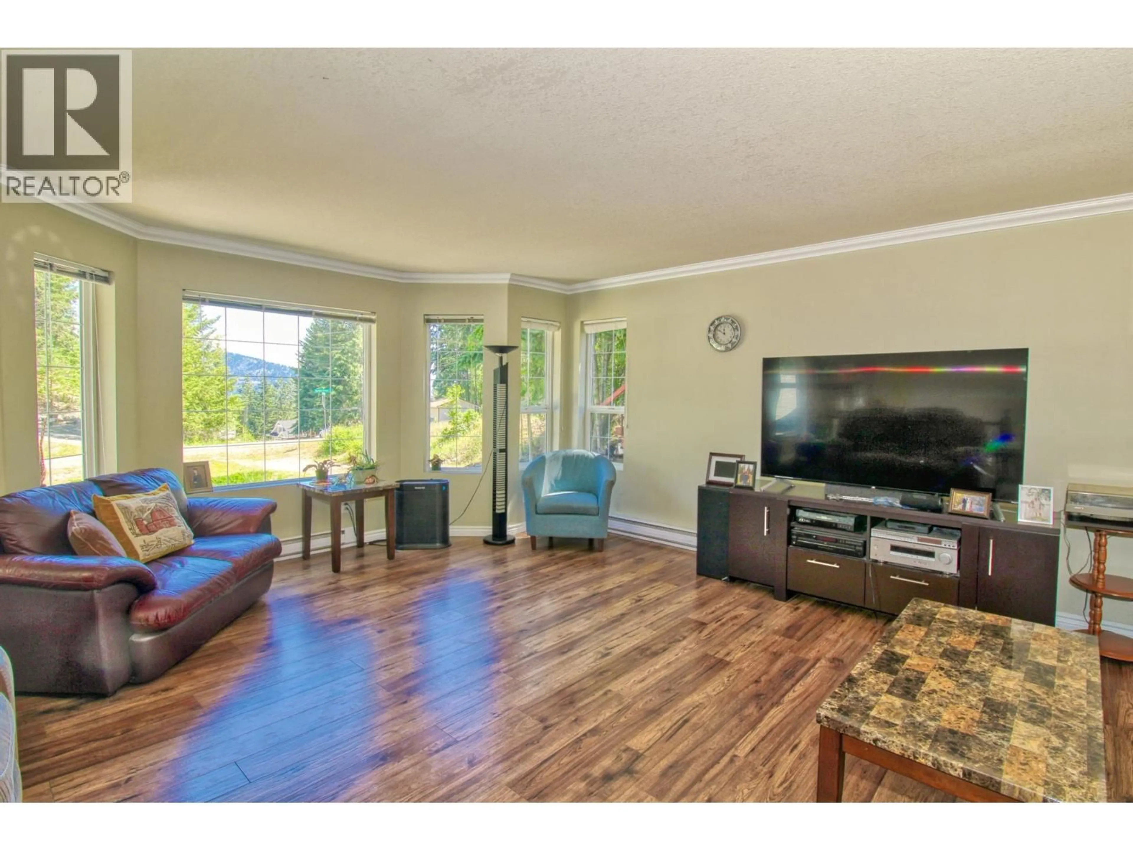 Living room with furniture, wood/laminate floor for 393 NORTHERN VIEW DRIVE, Vernon British Columbia V1H2C3