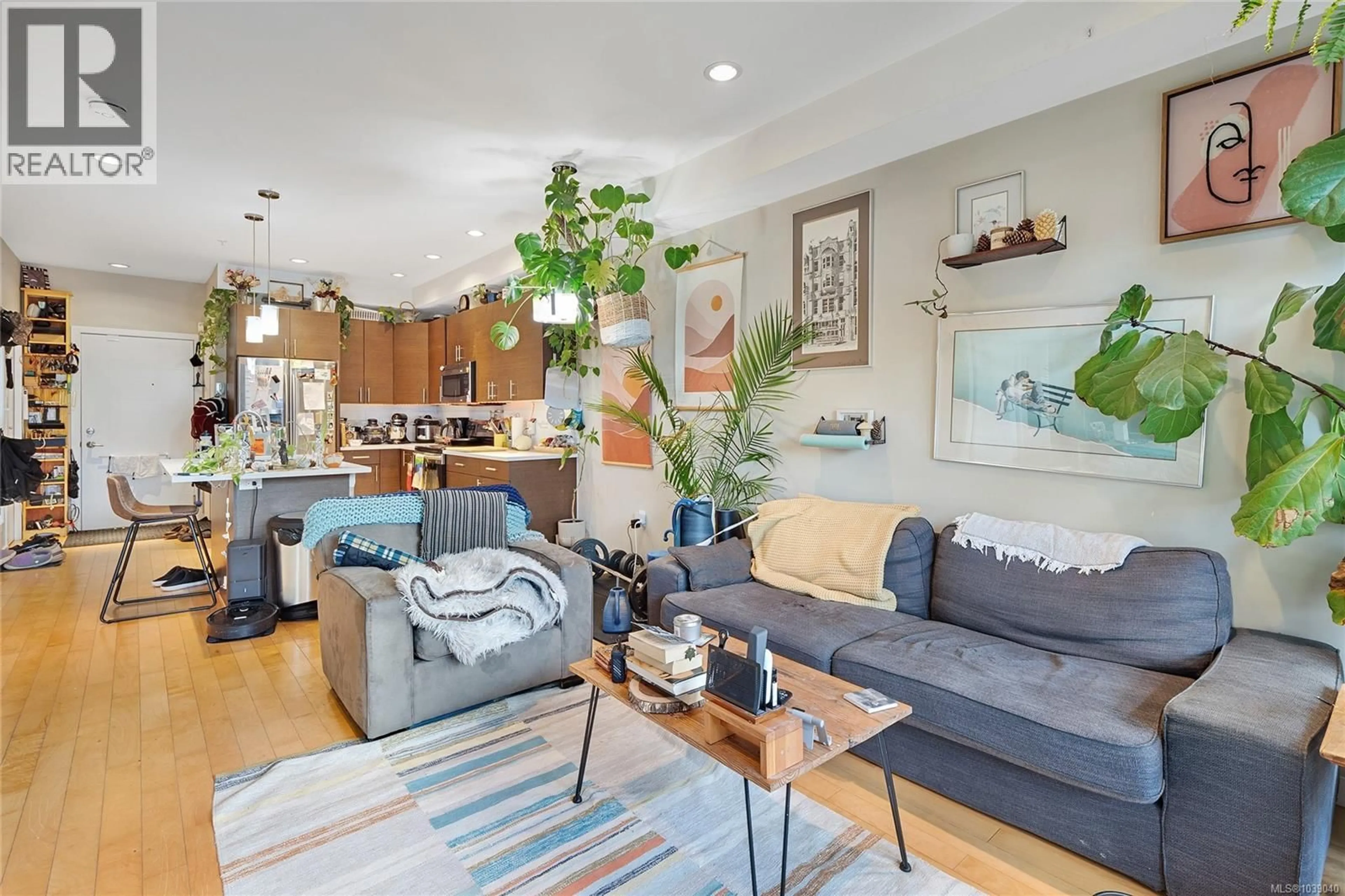 Living room with furniture, unknown for 410 - 924 ESQUIMALT ROAD, Esquimalt British Columbia V9A3M8