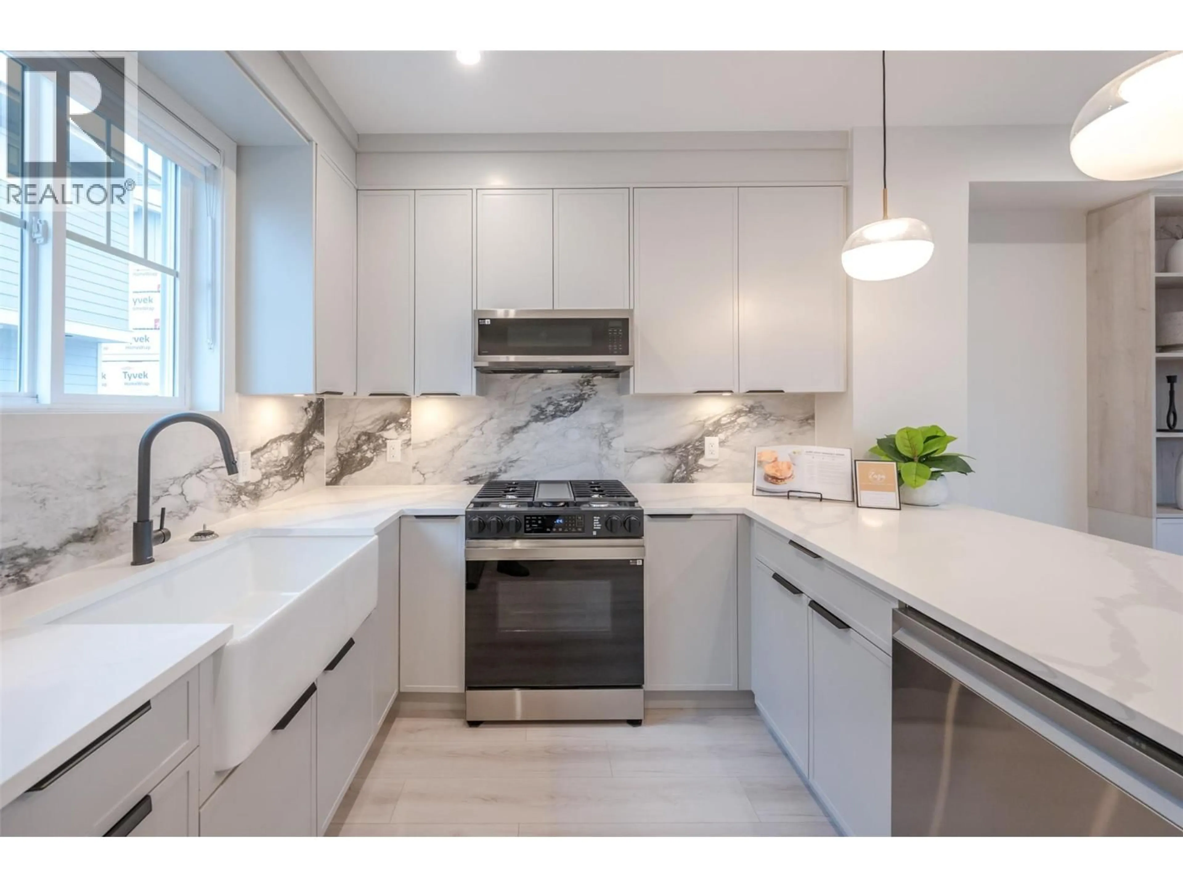 Contemporary kitchen, ceramic/tile floor for 102 - 784 ARGYLE STREET, Penticton British Columbia V2A0J6