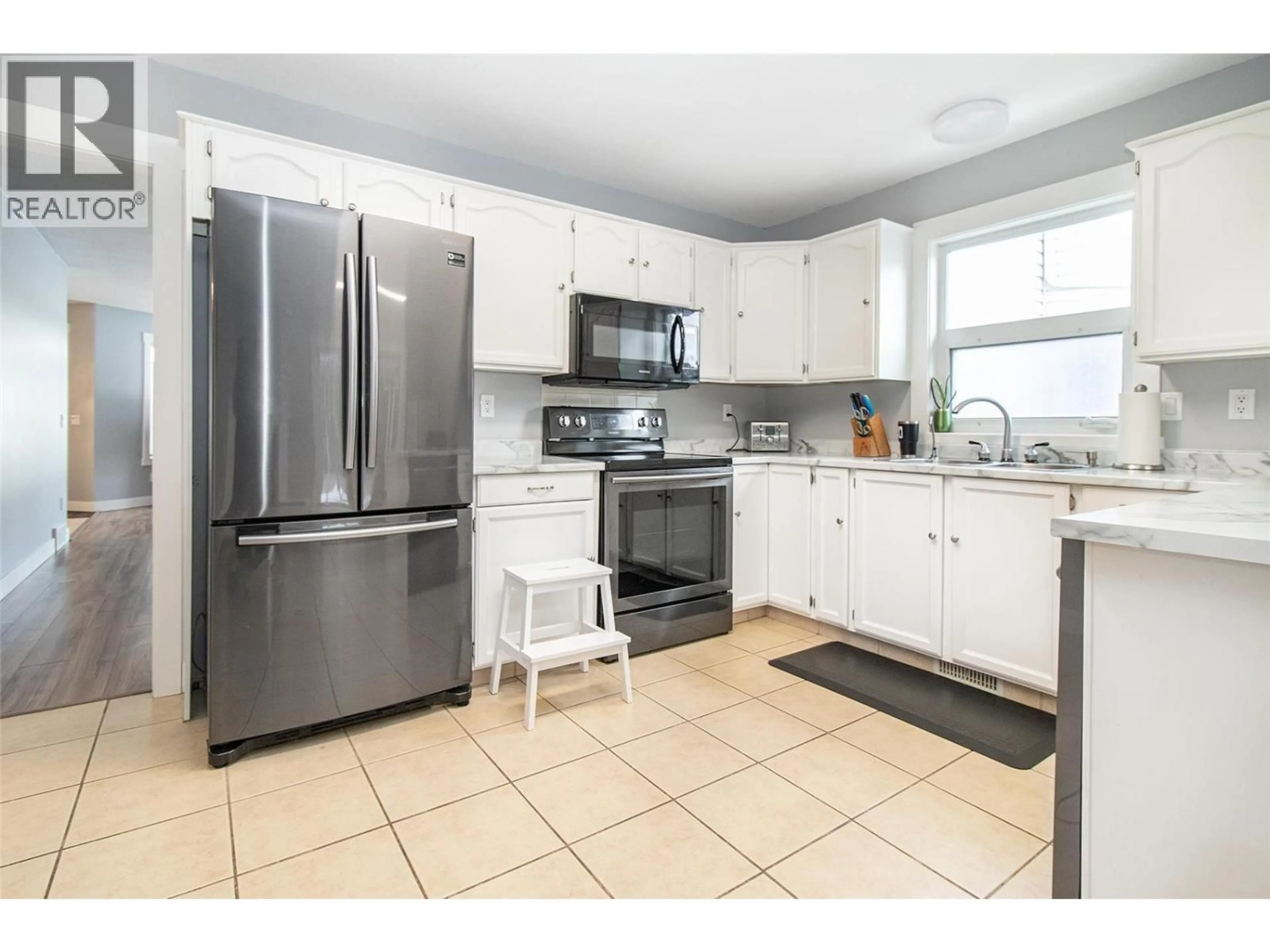 Standard kitchen, unknown for 1325 BOTHE ROAD, Kelowna British Columbia V1W3C1