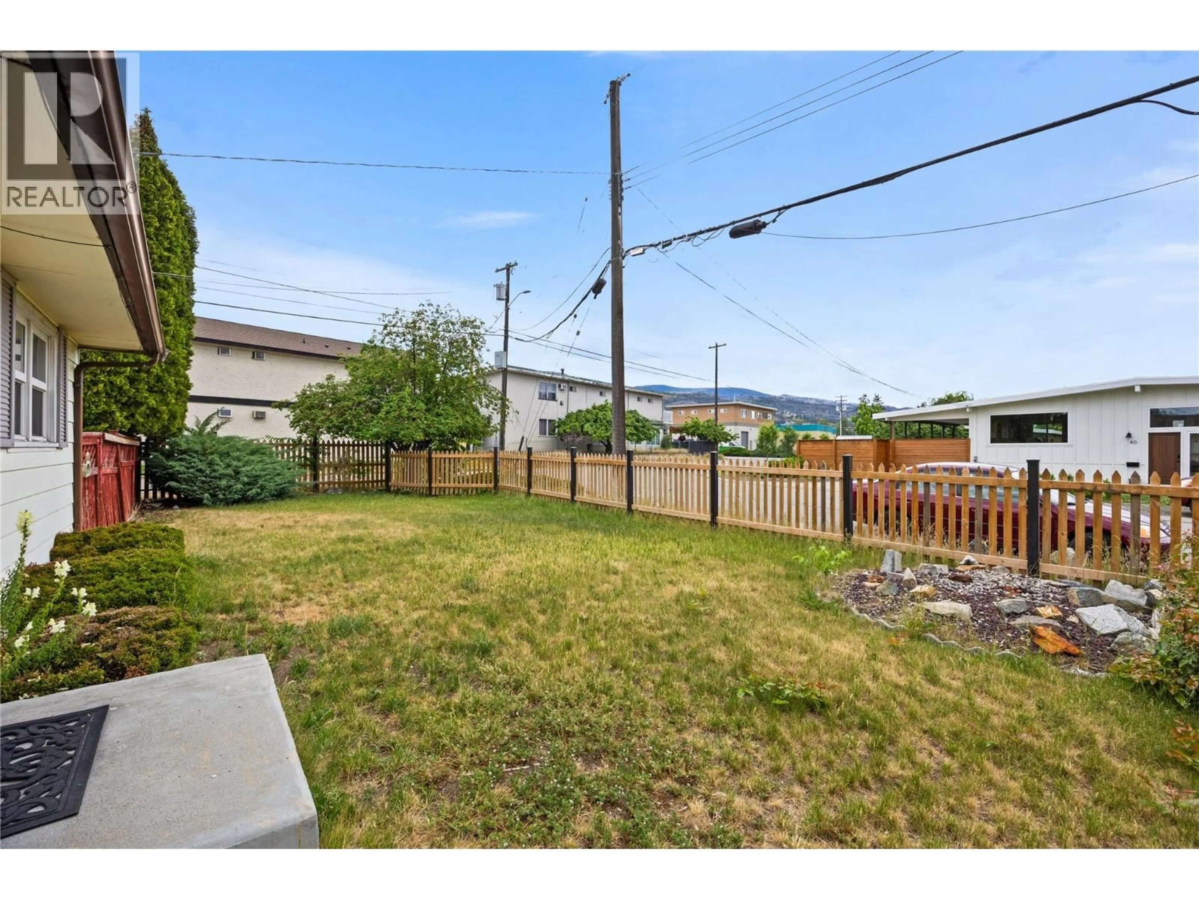 Patio, street for 39 GRANBY PLACE, Penticton British Columbia V2A2Z3