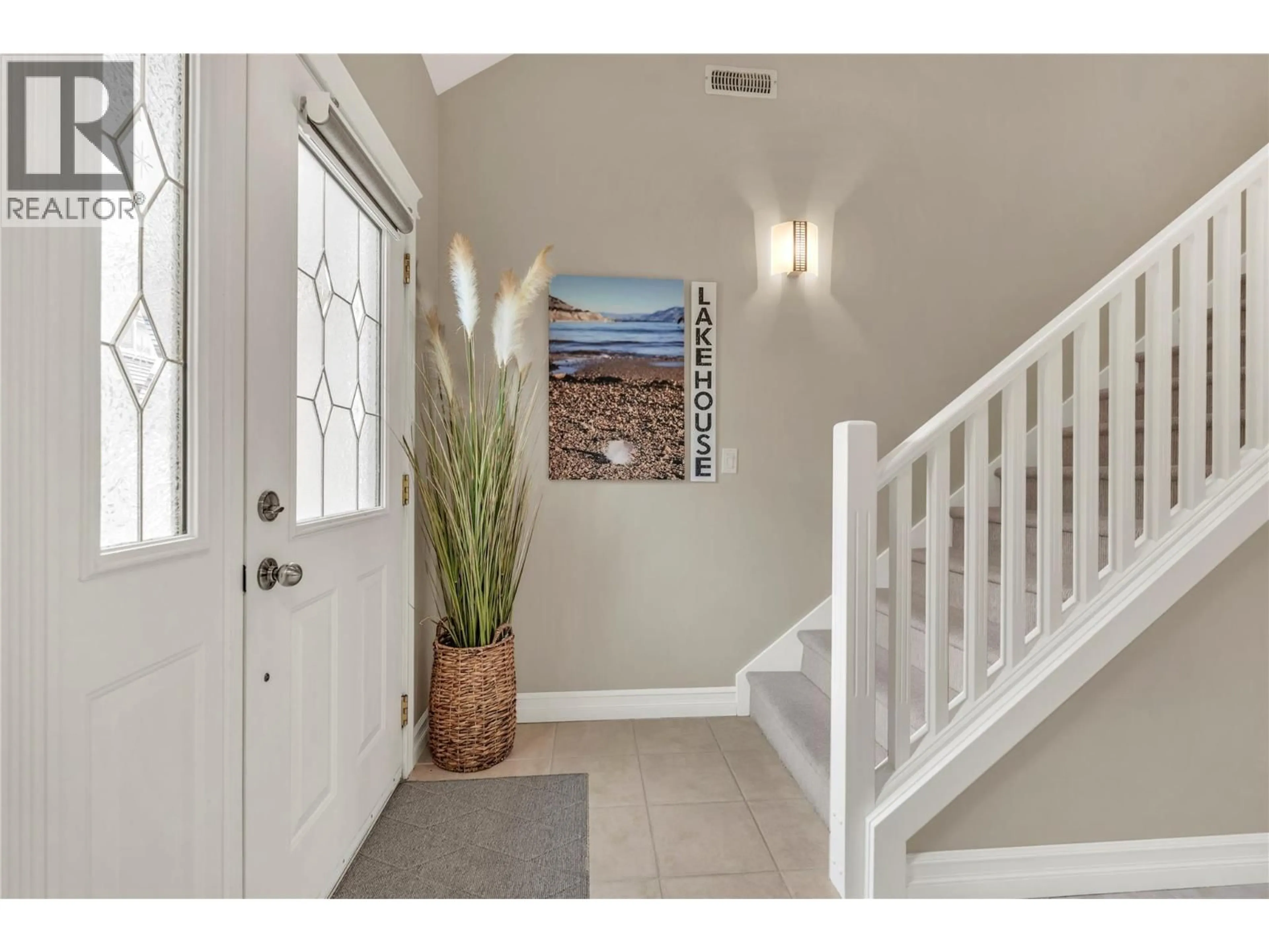 Indoor entryway for 109 - 1078 BURNABY AVENUE, Penticton British Columbia V2A1G8