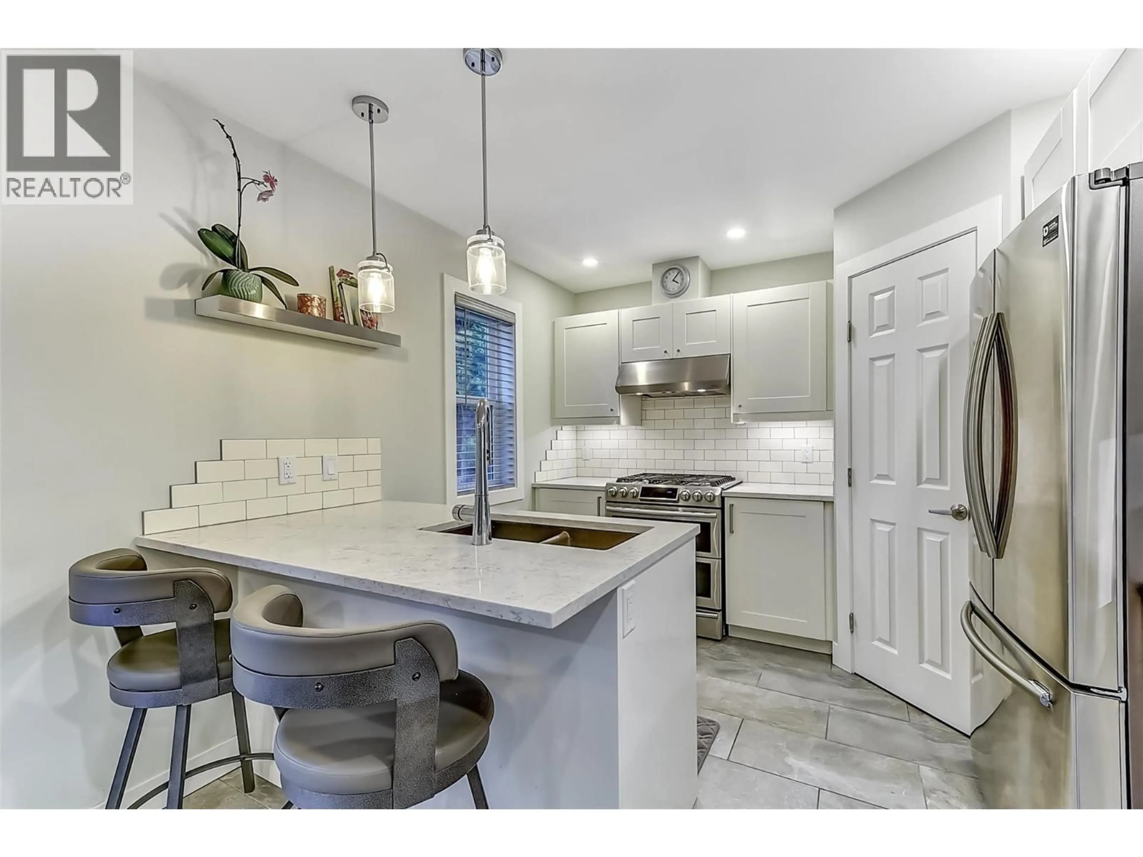 Open concept kitchen, ceramic/tile floor for 2202 ABERDEEN STREET, Kelowna British Columbia V1Y2T4