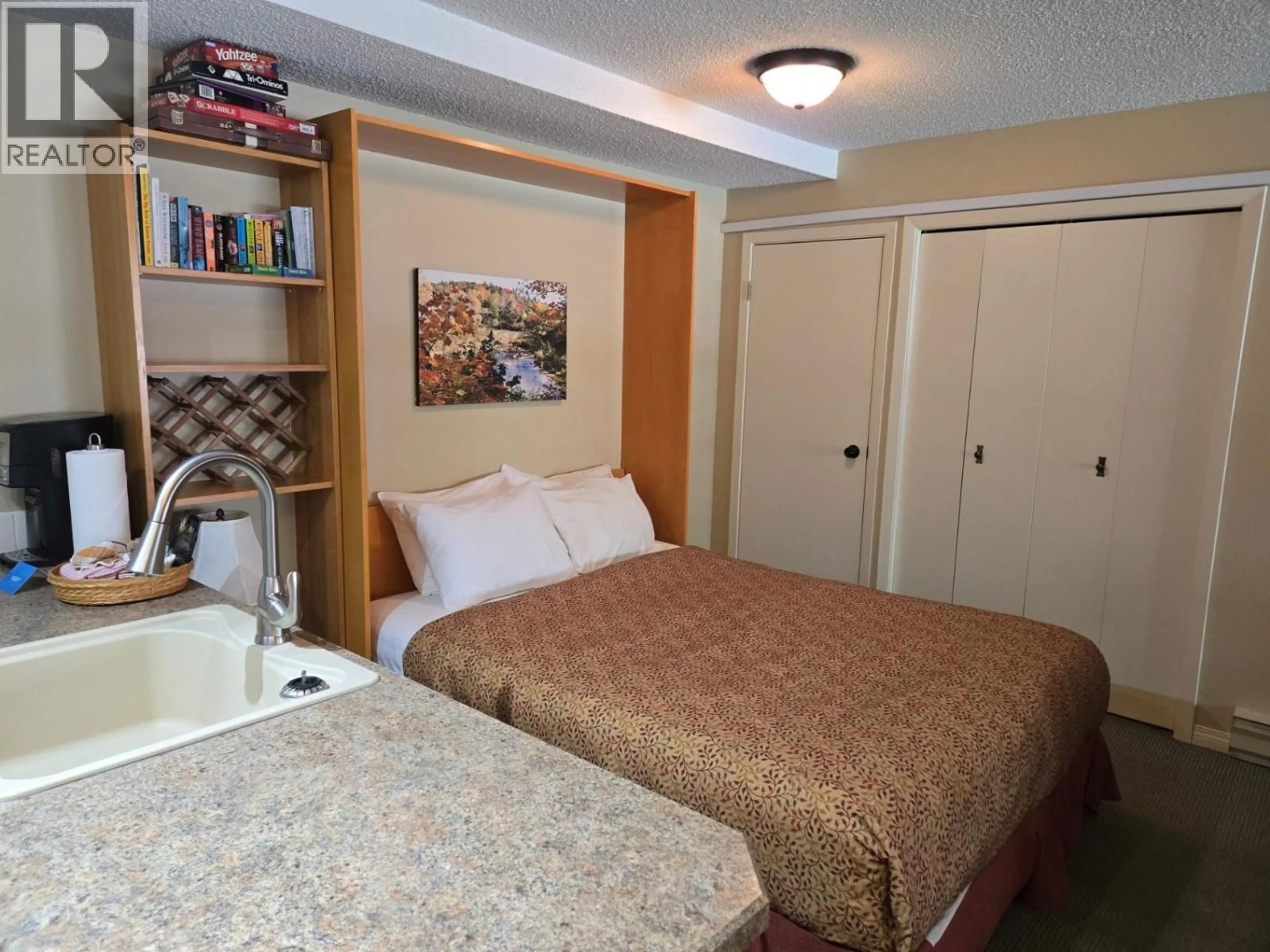 Bedroom with bed, unknown for 1030 - 2030 PANORAMA DRIVE, Panorama British Columbia V0A1T0