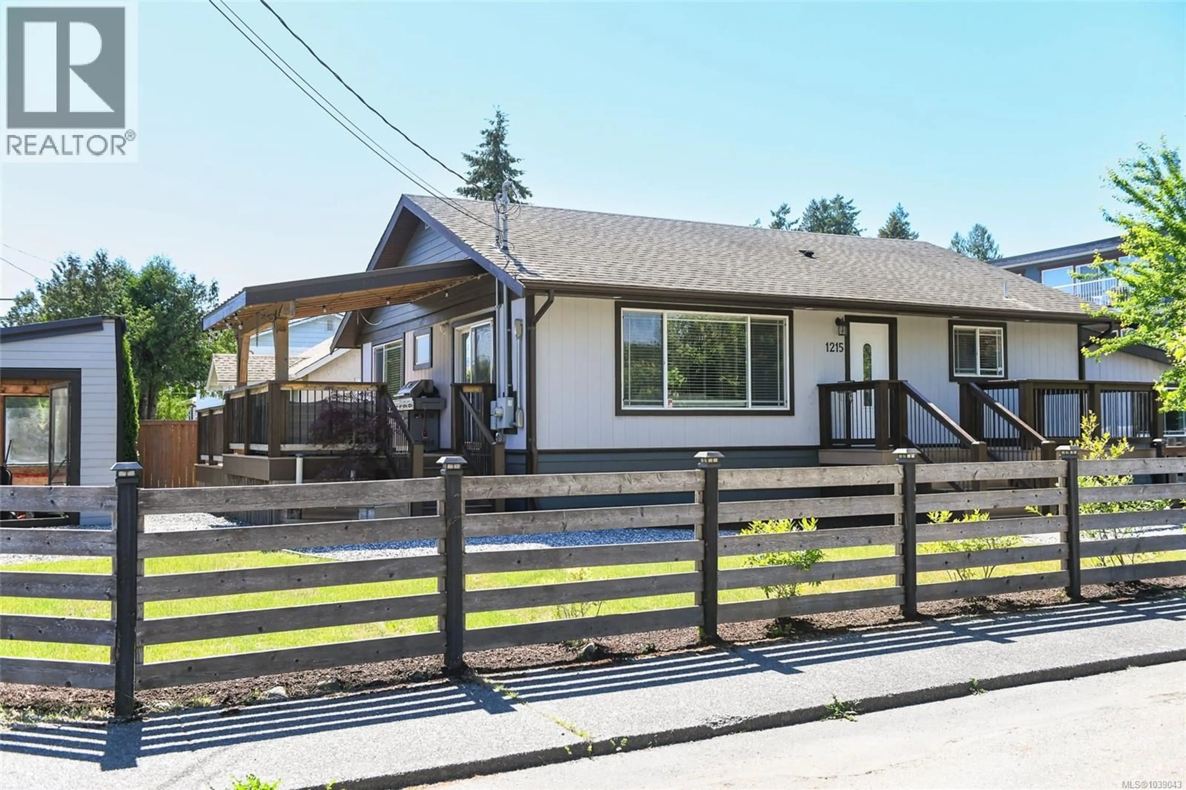 Unknown for 1215 10TH STREET, Courtenay British Columbia V9N1R8