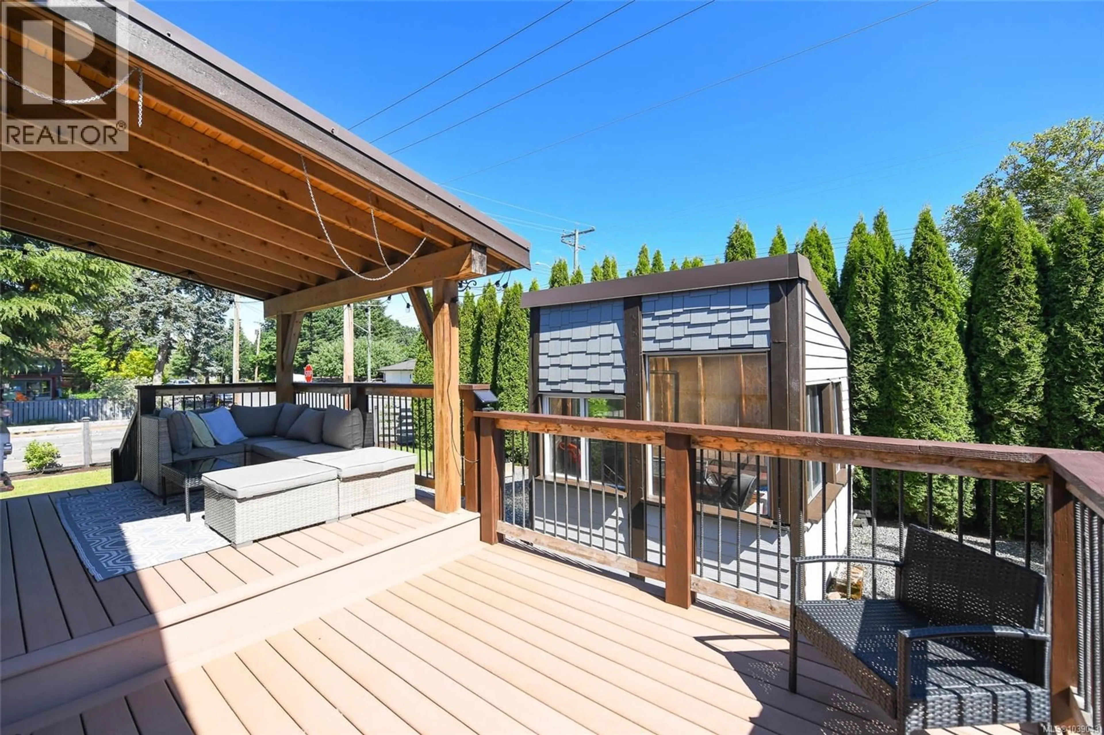 Patio, unknown for 1215 10TH STREET, Courtenay British Columbia V9N1R8