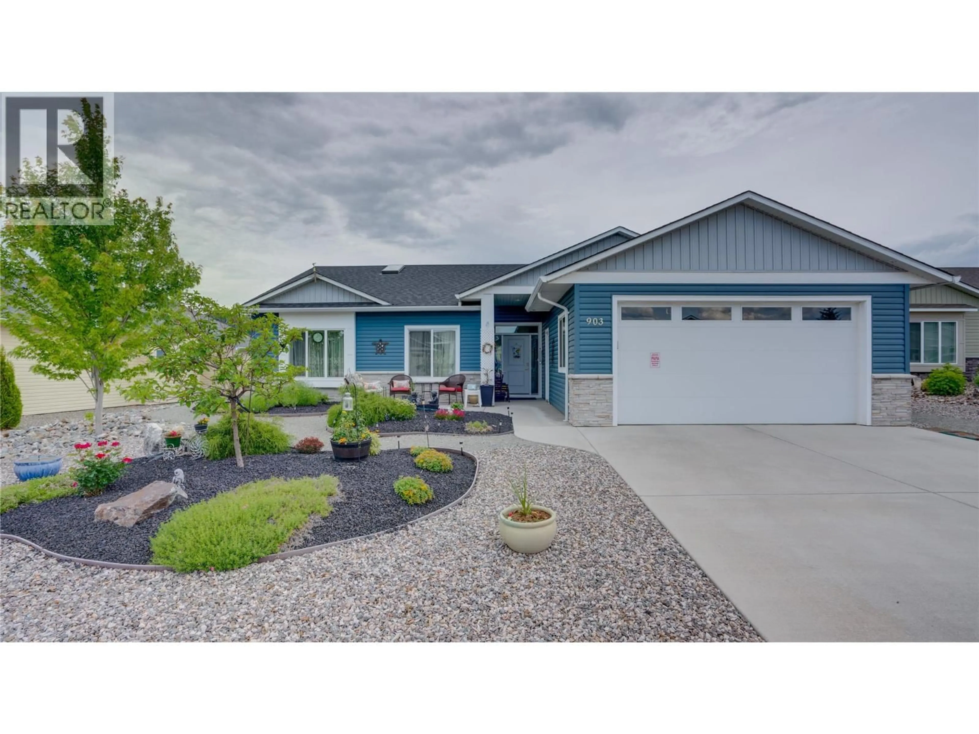 Home with vinyl exterior material, street for 903 9 AVENUE, Vernon British Columbia V1H1Z1