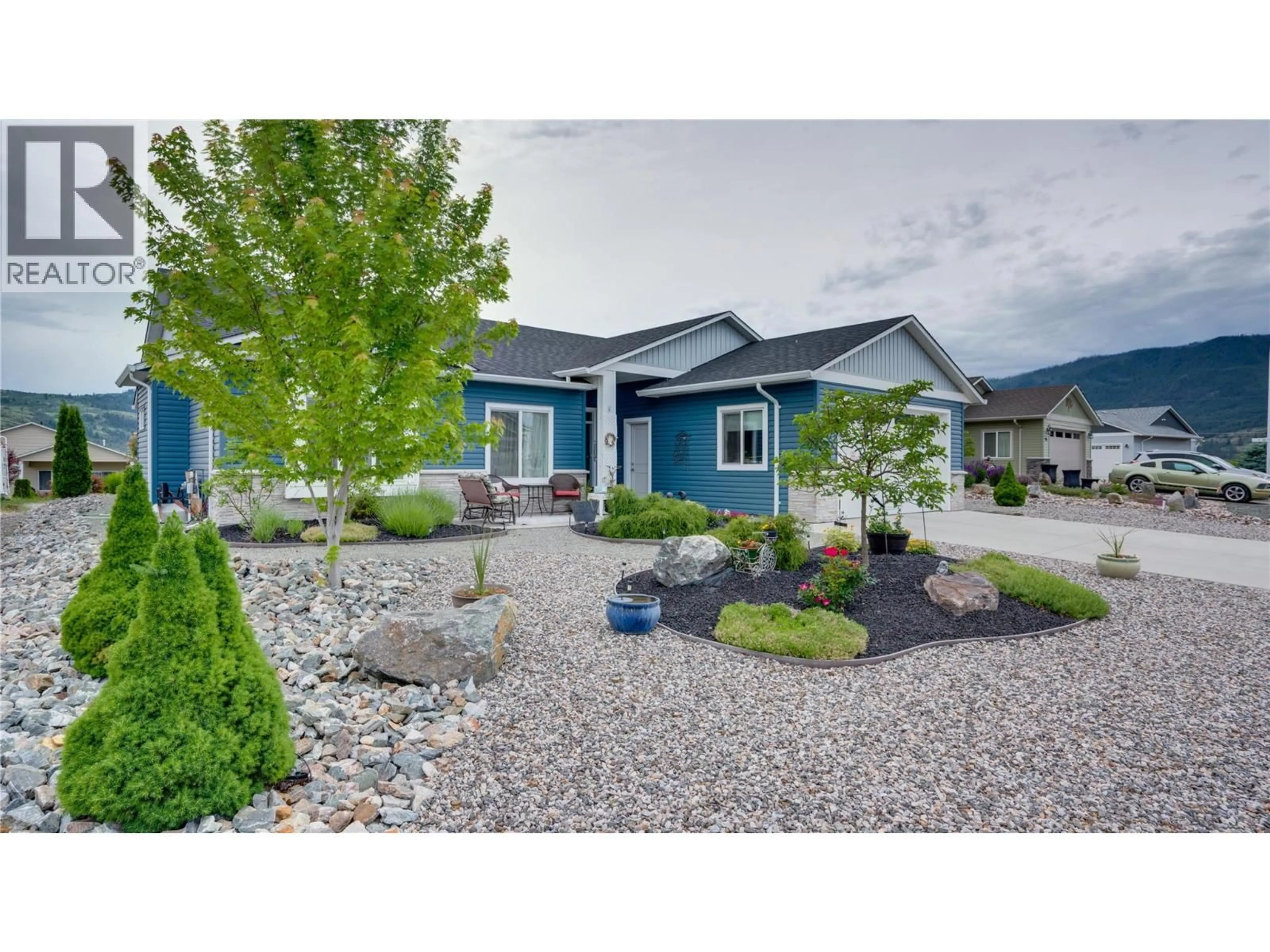 Home with vinyl exterior material, street for 903 9 AVENUE, Vernon British Columbia V1H1Z1