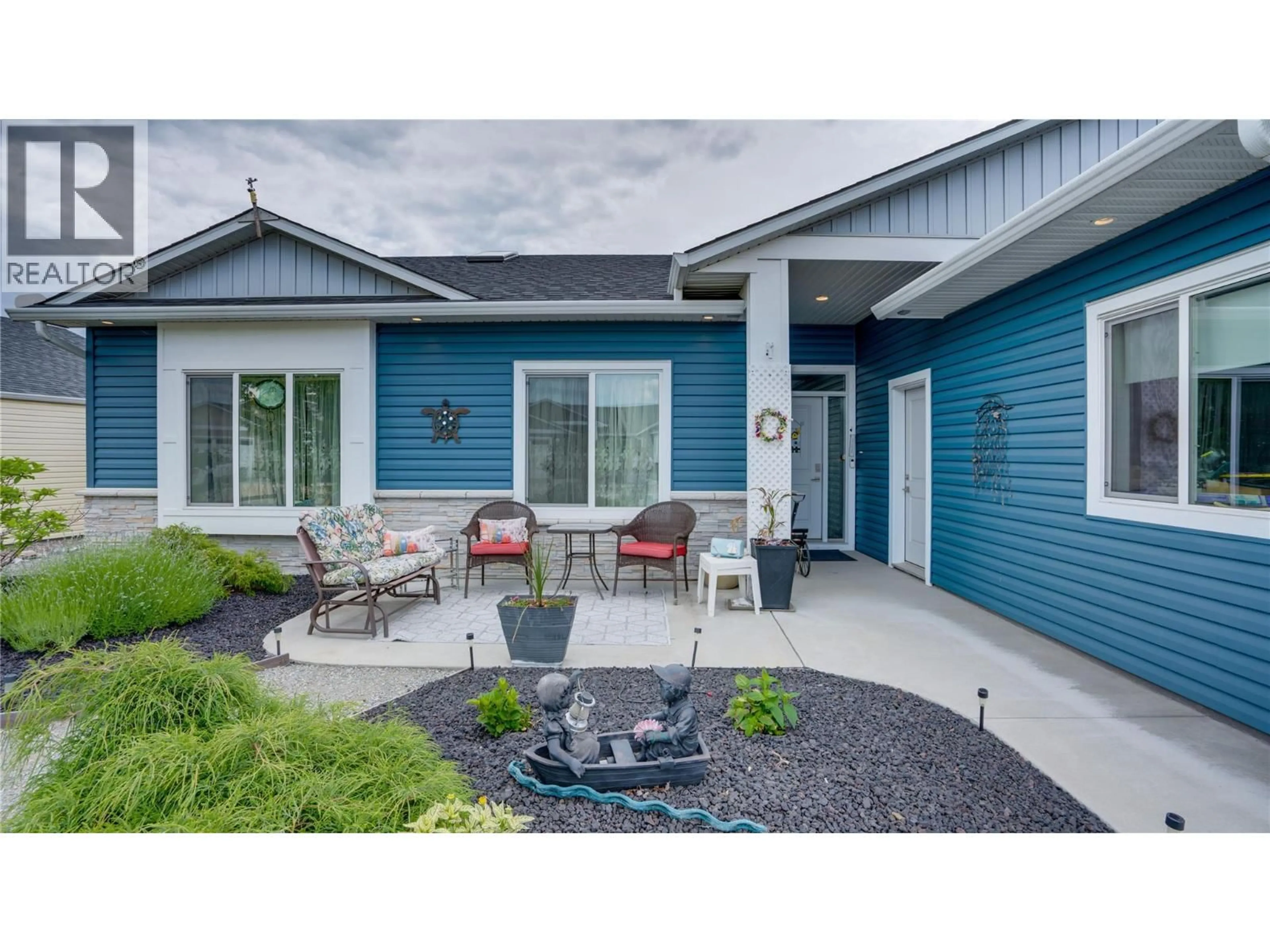 Home with vinyl exterior material, street for 903 9 AVENUE, Vernon British Columbia V1H1Z1