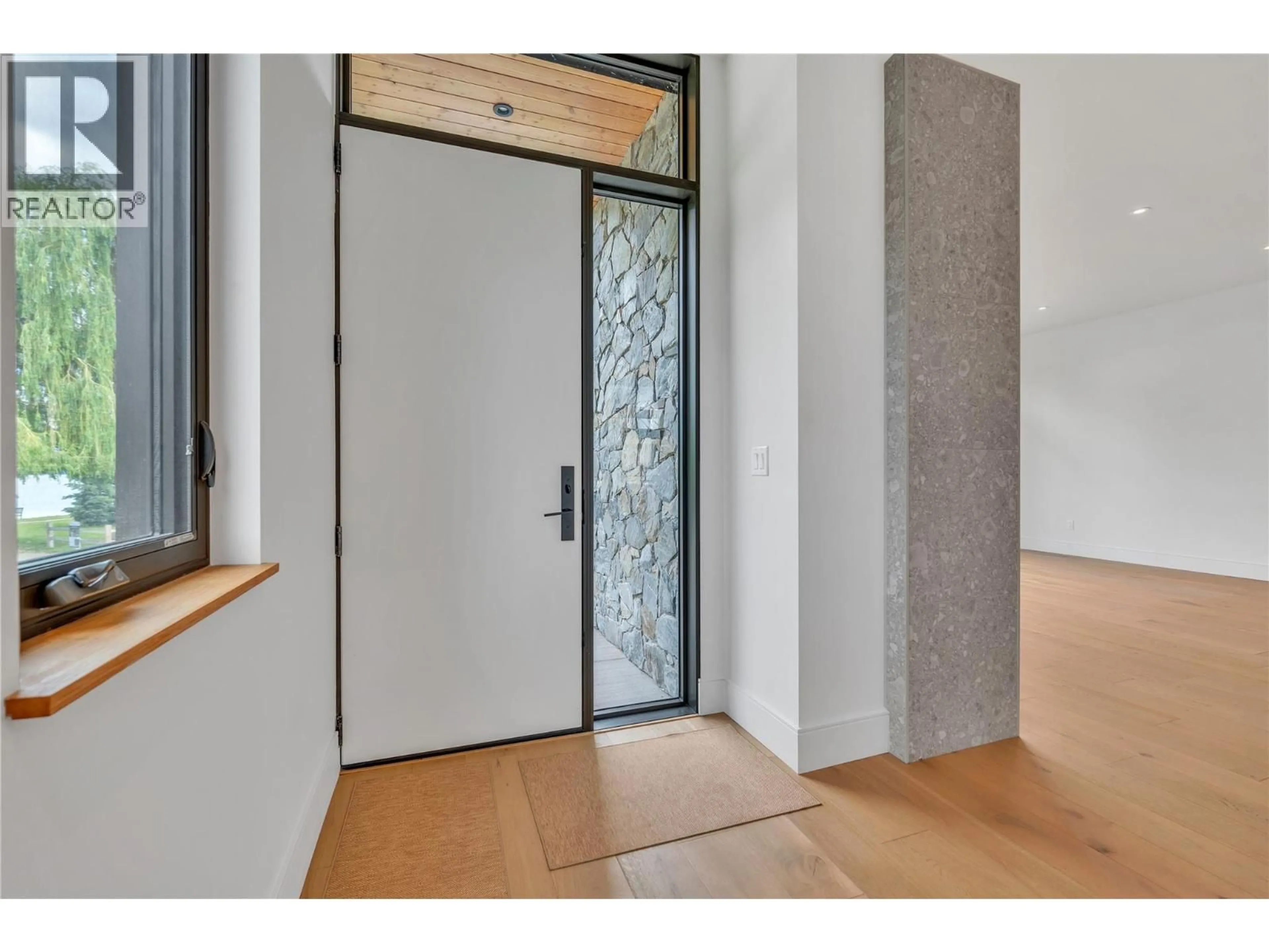 Indoor entryway for 210 ANNA AVENUE, Naramata British Columbia V0H1N1