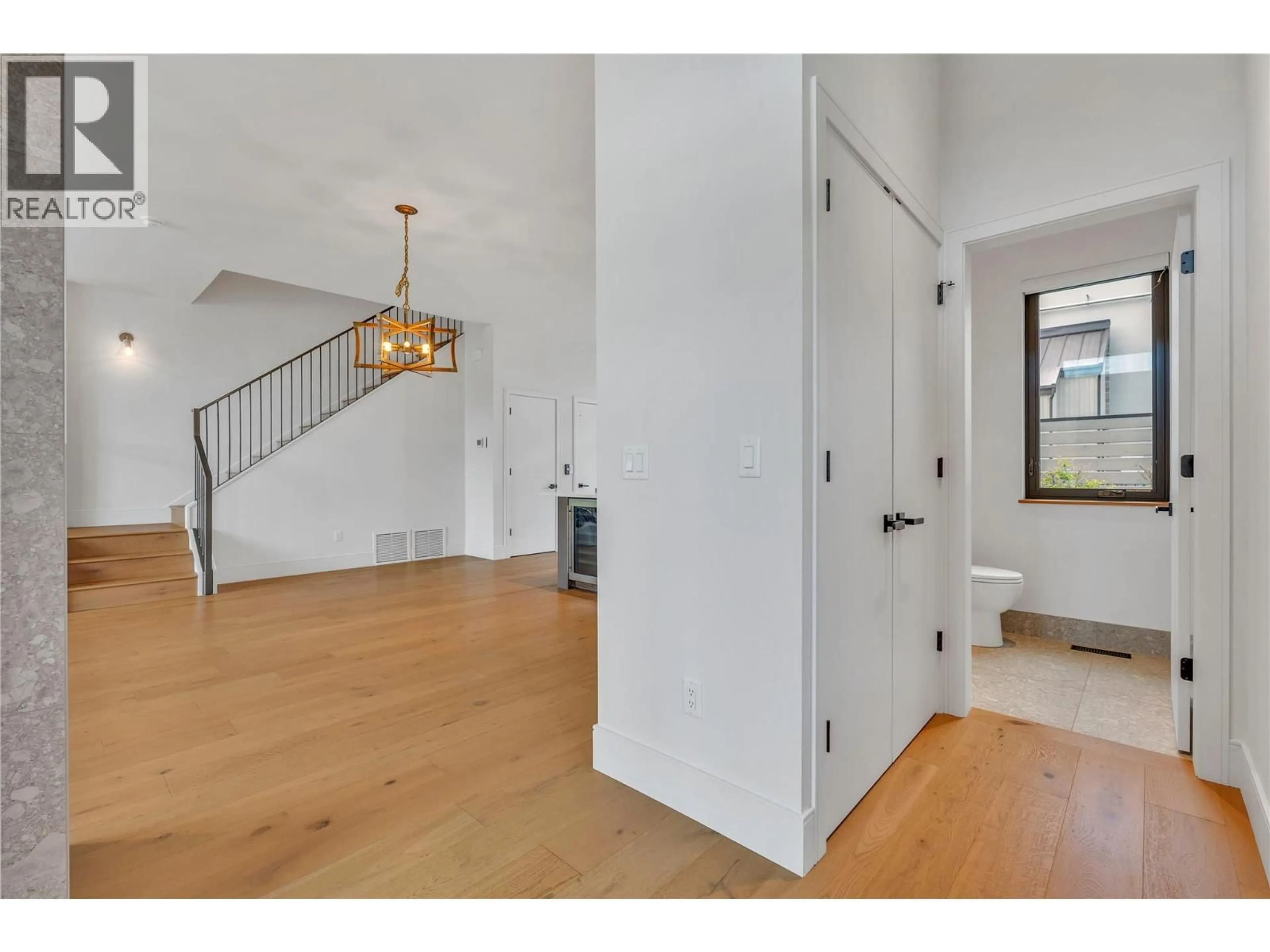 Indoor entryway for 210 ANNA AVENUE, Naramata British Columbia V0H1N1