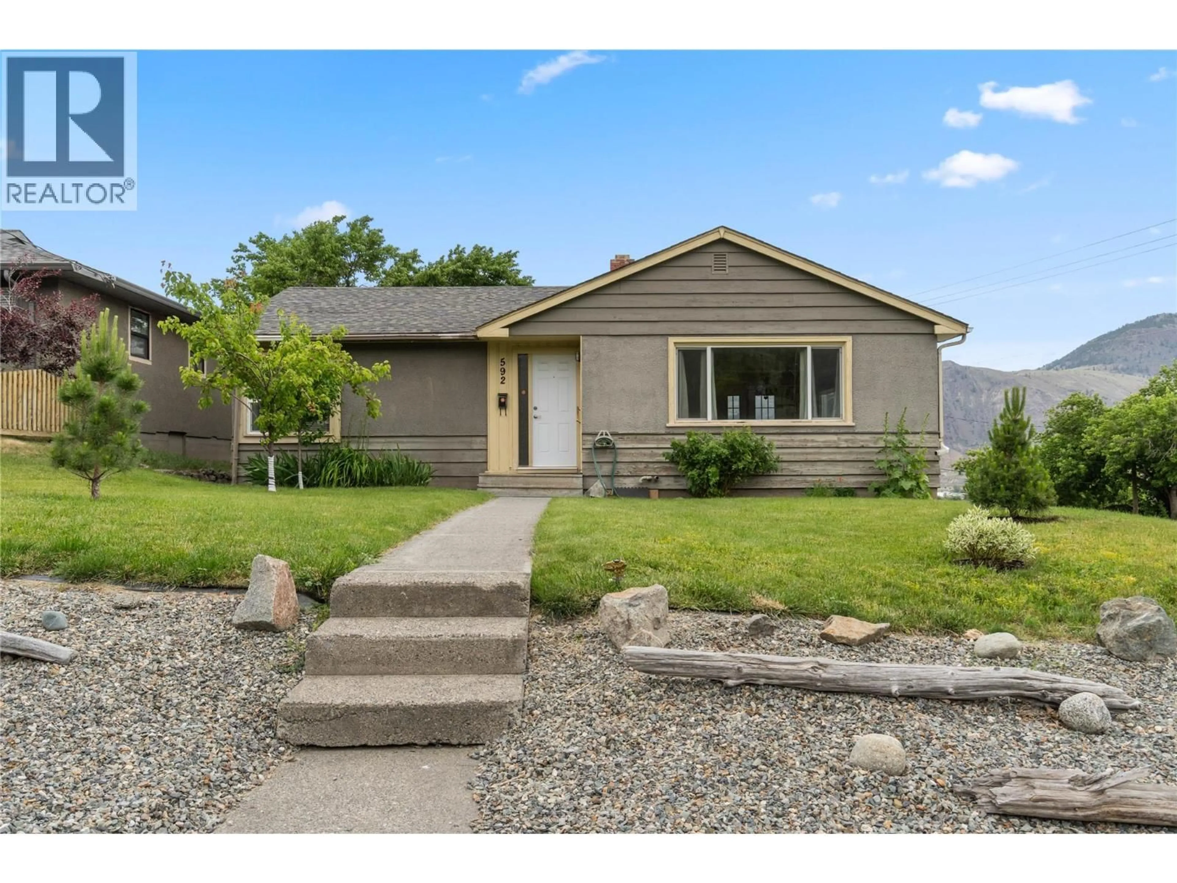 Home with vinyl exterior material, street for 592 MUNRO STREET, Kamloops British Columbia V2C3E4