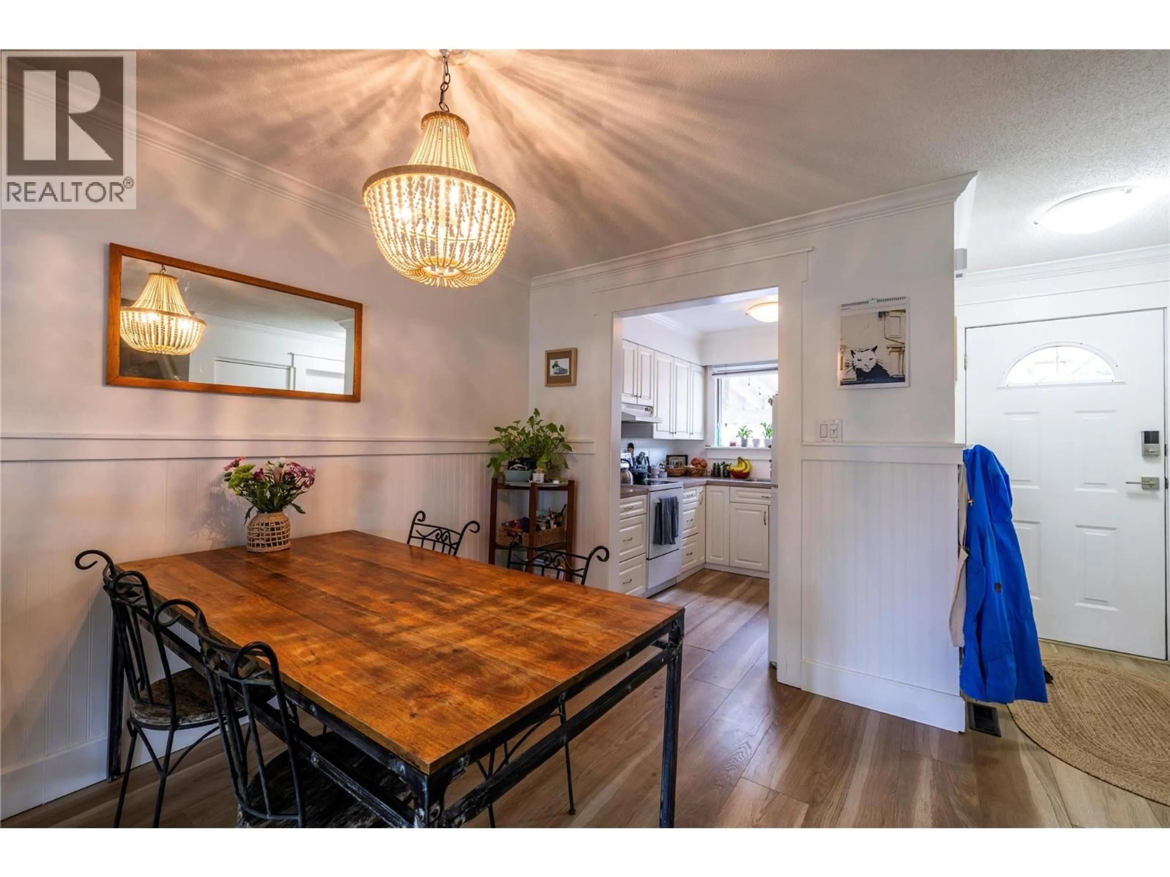 Dining room, wood/laminate floor for 39 - 1980 GLENWOOD DRIVE, Kamloops British Columbia V2C4G4