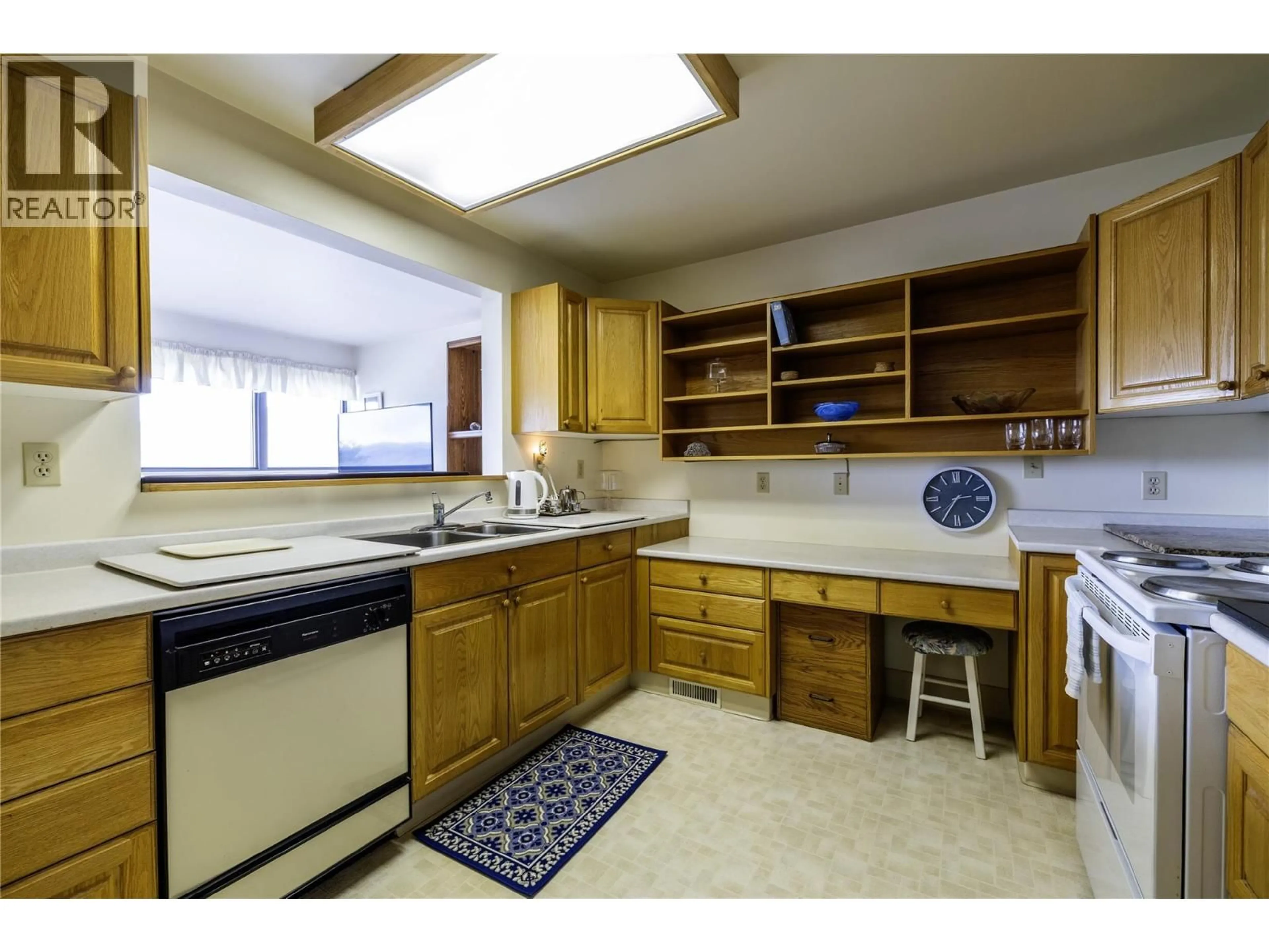 Standard kitchen, unknown for 15 - 137 MCGILL ROAD, Kamloops British Columbia V2C1L9