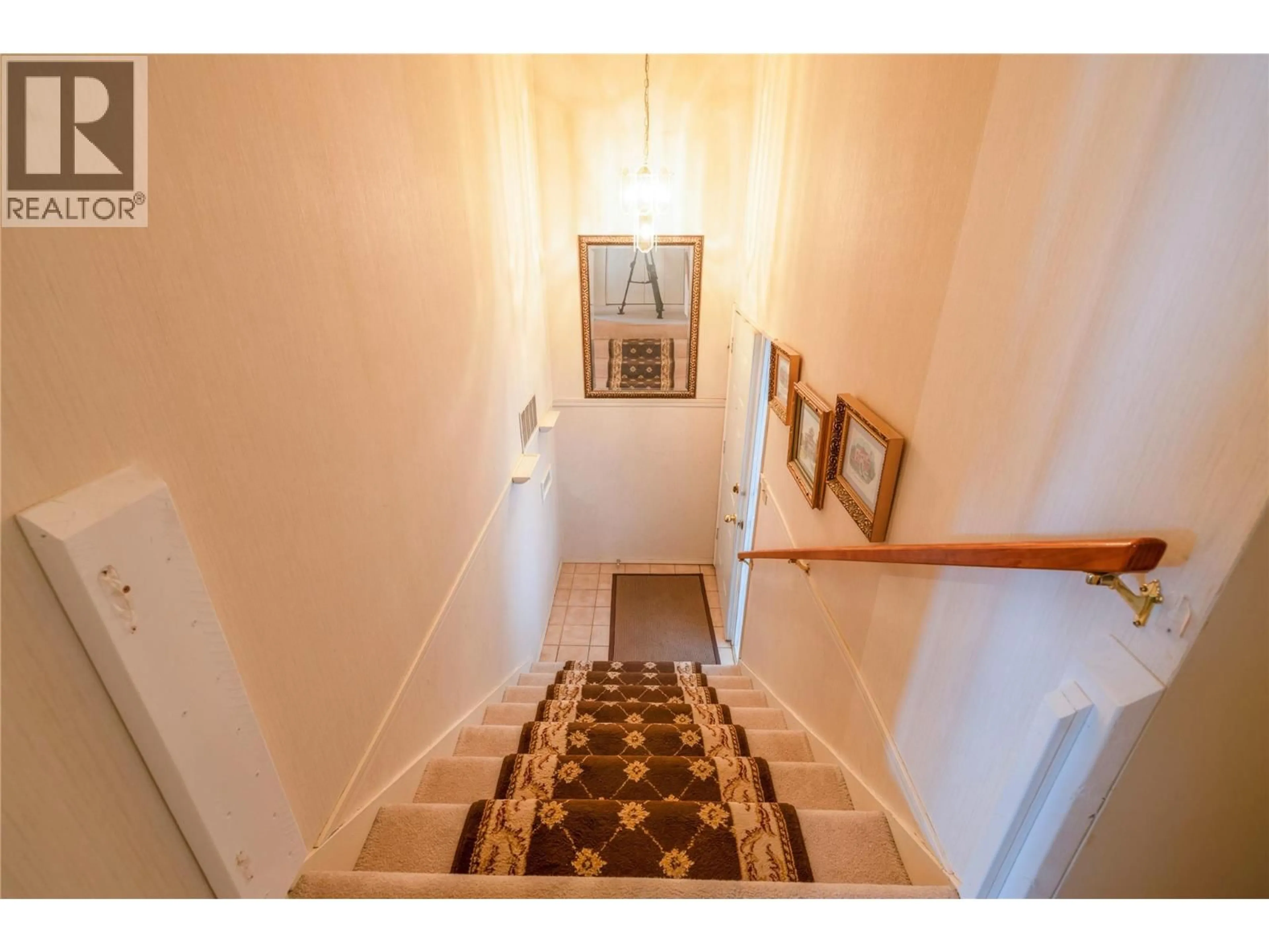 Indoor foyer for 15 - 137 MCGILL ROAD, Kamloops British Columbia V2C1L9