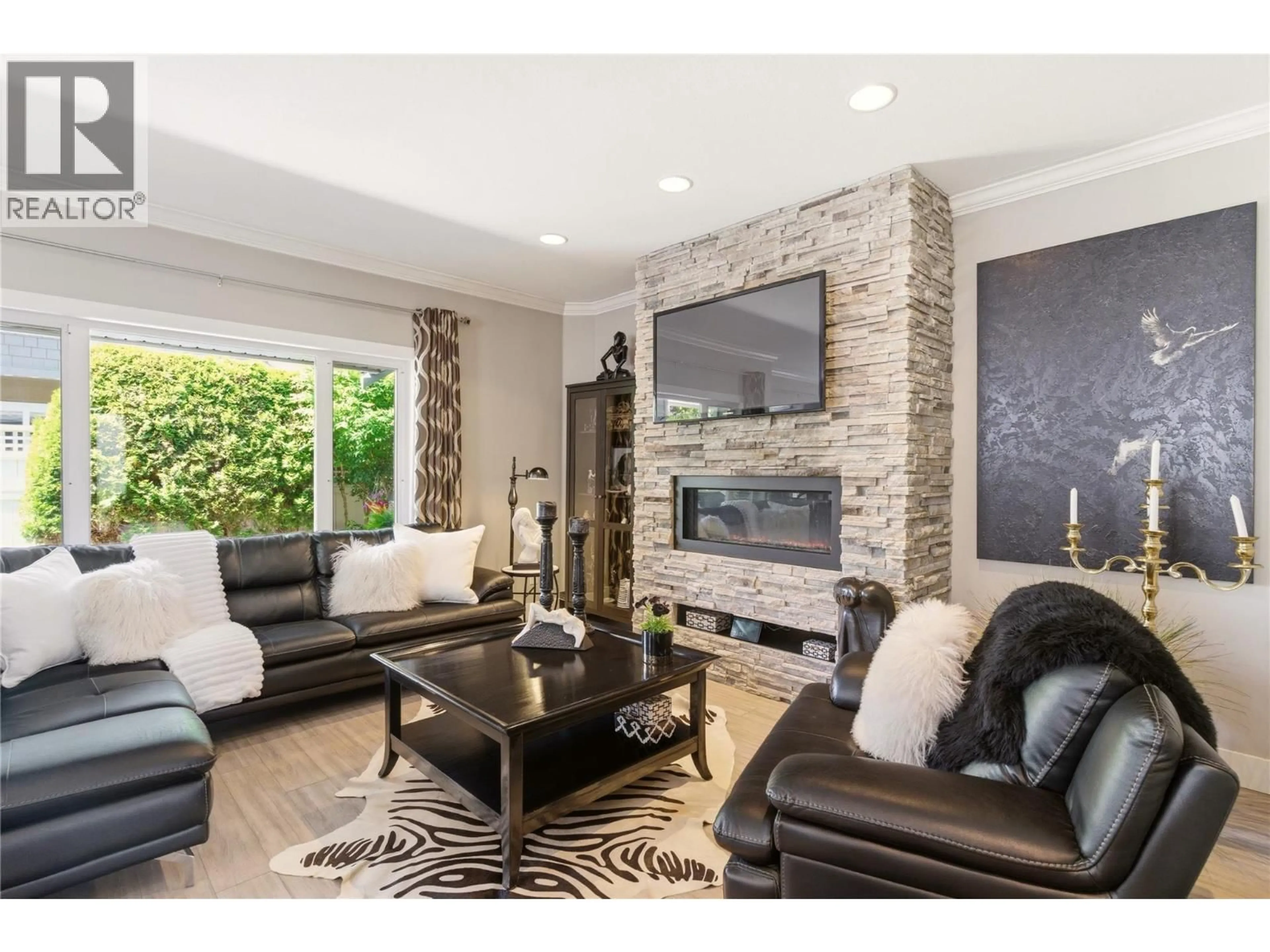 Living room with furniture, unknown for 436 - 665 COOK ROAD, Kelowna British Columbia V1W4T4